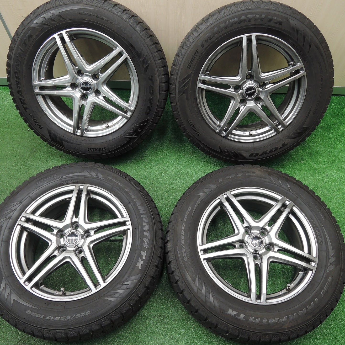 [送料無料]バリ溝！キレイ！9.5分★スタッドレス 225/65R17 トーヨー ウインター トランパス TX WAREN HOT STUFF ヴァーレン 17インチ PCD114.3/5H★3111706TNス