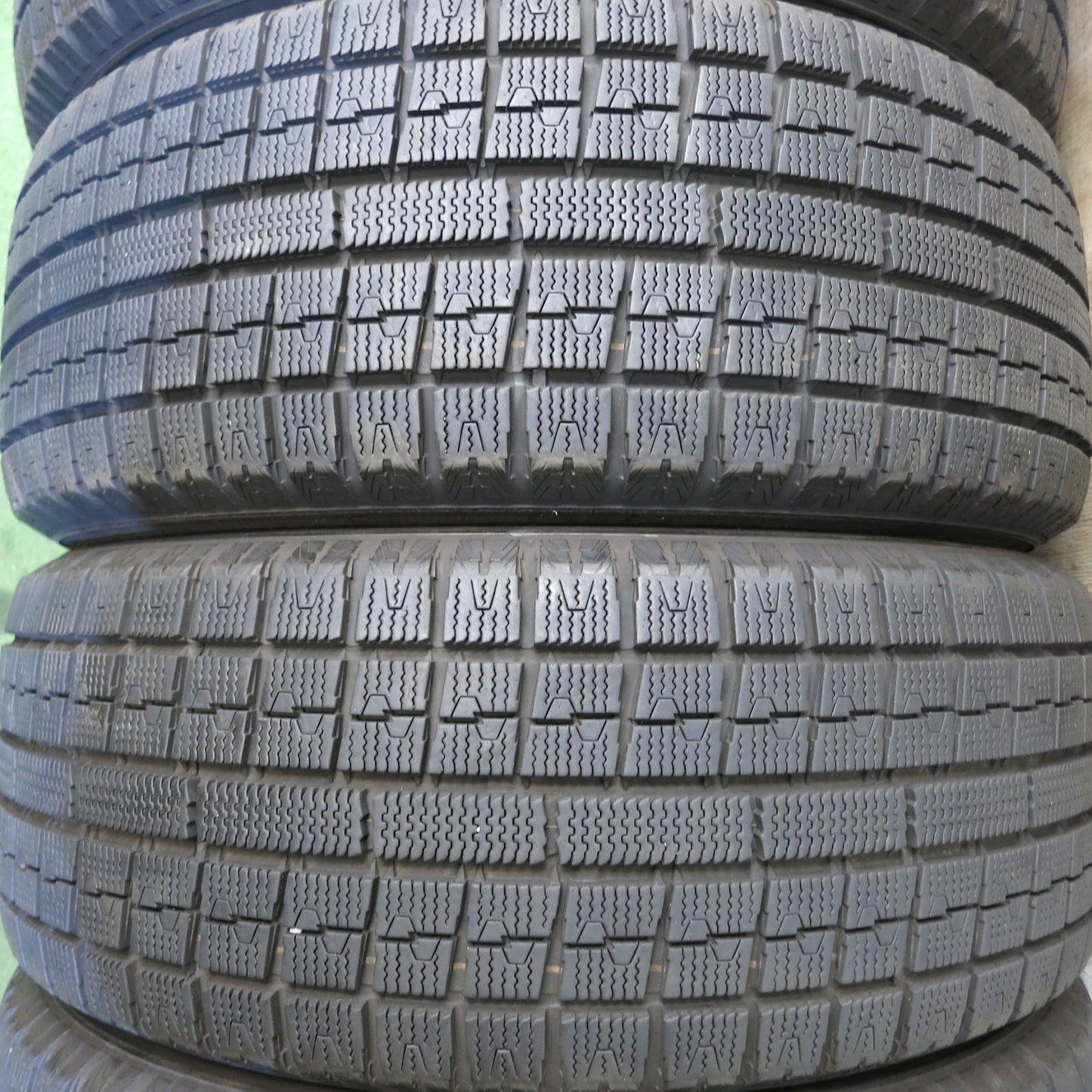 [送料無料]バリ溝！9.5分★スタッドレス 225/55R17 トーヨー ガリット G5 タイヤ 17インチ アルファード ヴェルファイア フーガ 等★3062115Hスタ