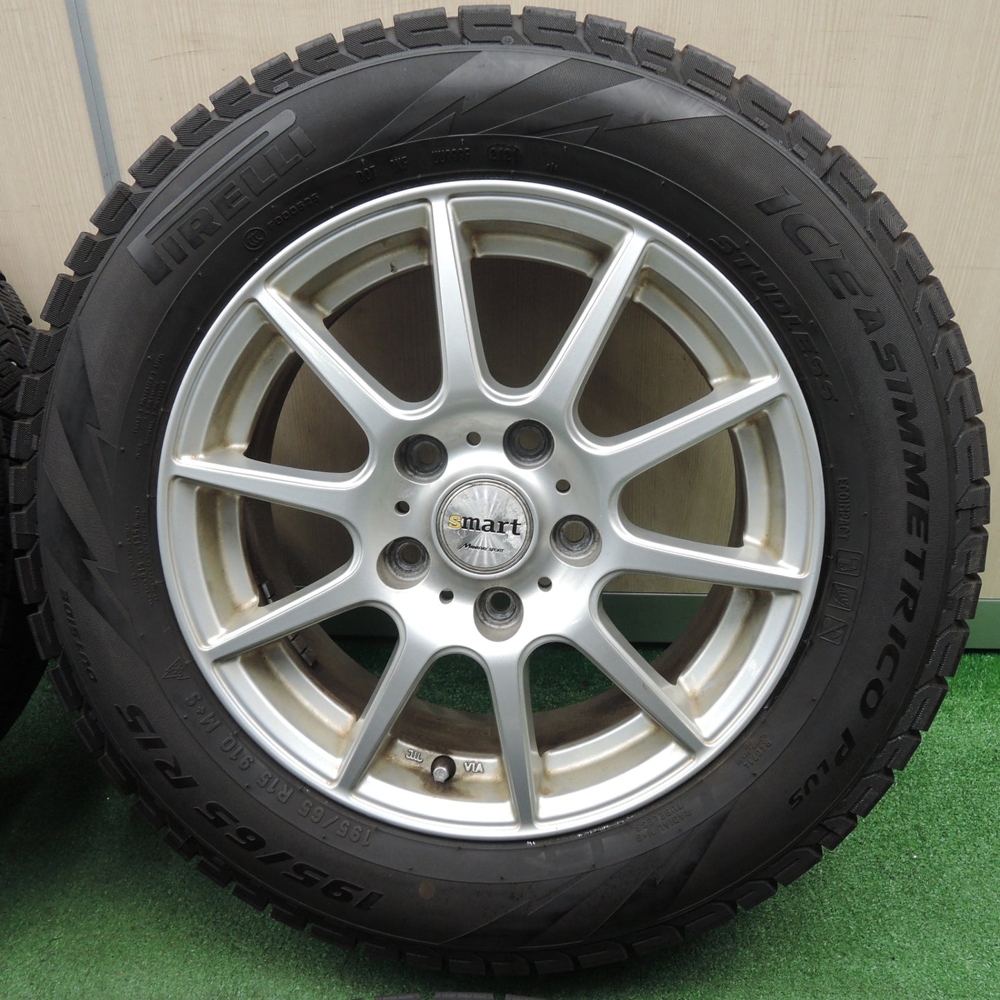[送料無料] バリ溝！21年！8.5分★スタッドレス 195/65R15 ピレリ アイスアシンメトリコ PLUS MANARAY SPORT SMART 15インチ PCD114.3/5H★4011909TNス