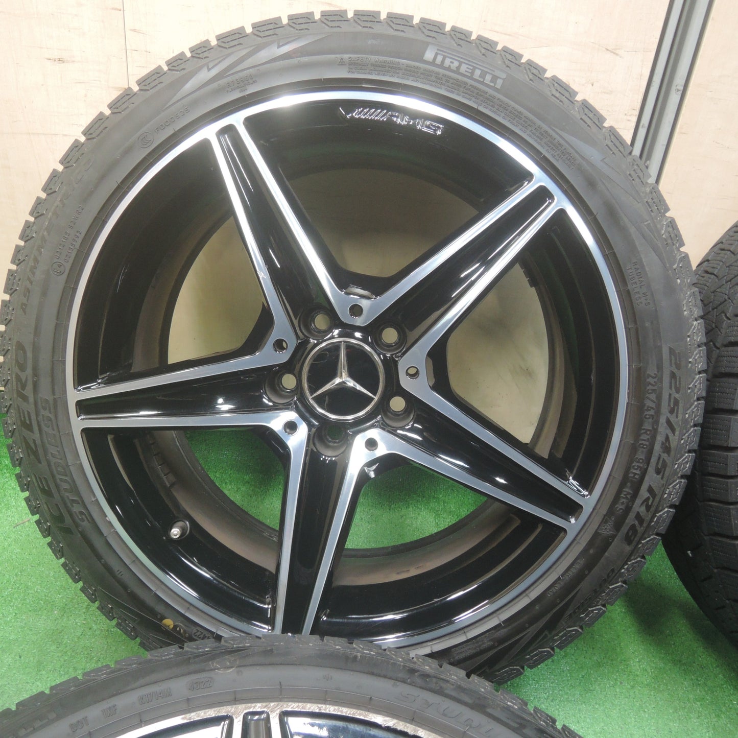 [送料無料] バリ溝！22年！9.5分以上★ベンツ Cクラス W205 純正 AMG 225/45R18 スタッドレス ピレリ ICE ZERO PCD112/5H★4010907SYス