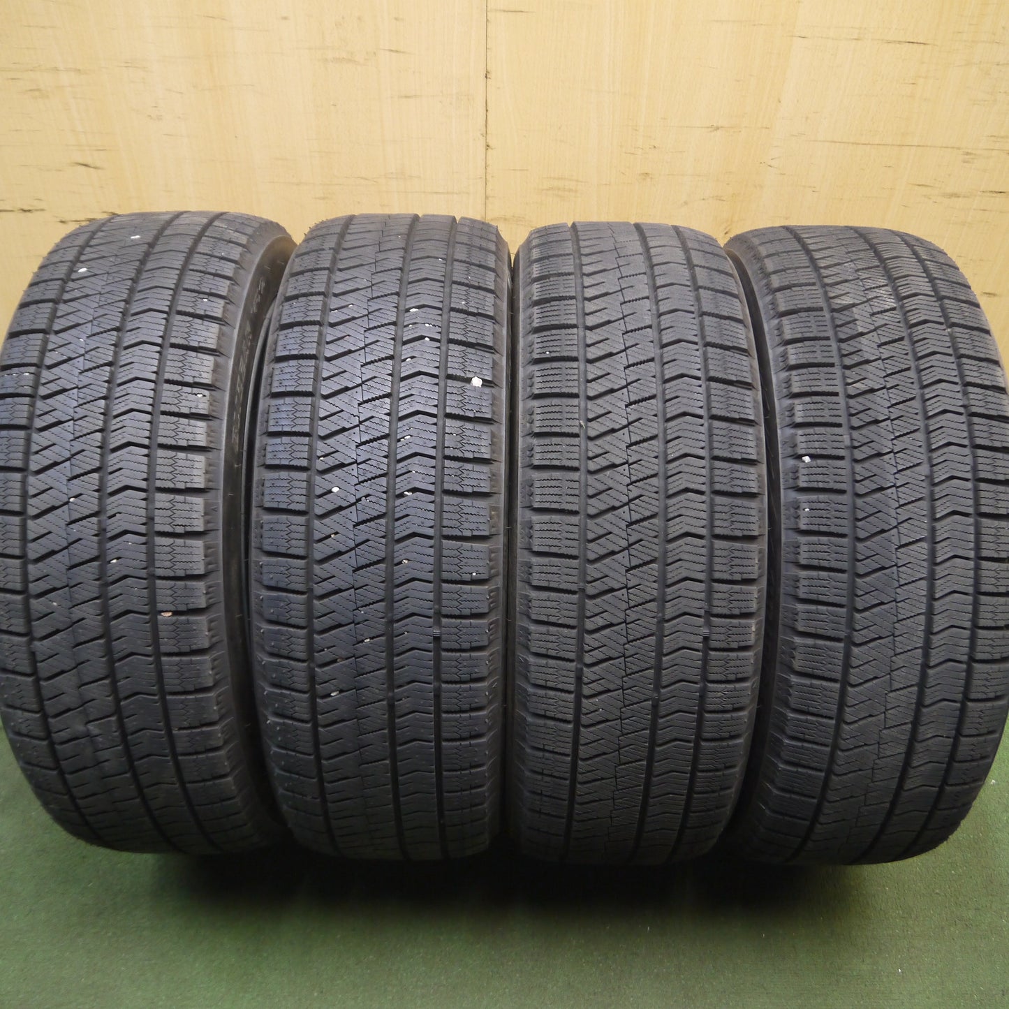 *送料無料*バリ溝！20年！キレイ！ほぼ10分★マツダ3 ファストバック 純正 215/45R18 スタッドレス ブリヂストン ブリザック VRX2 18インチ PCD114.3/5H★4011714Hス