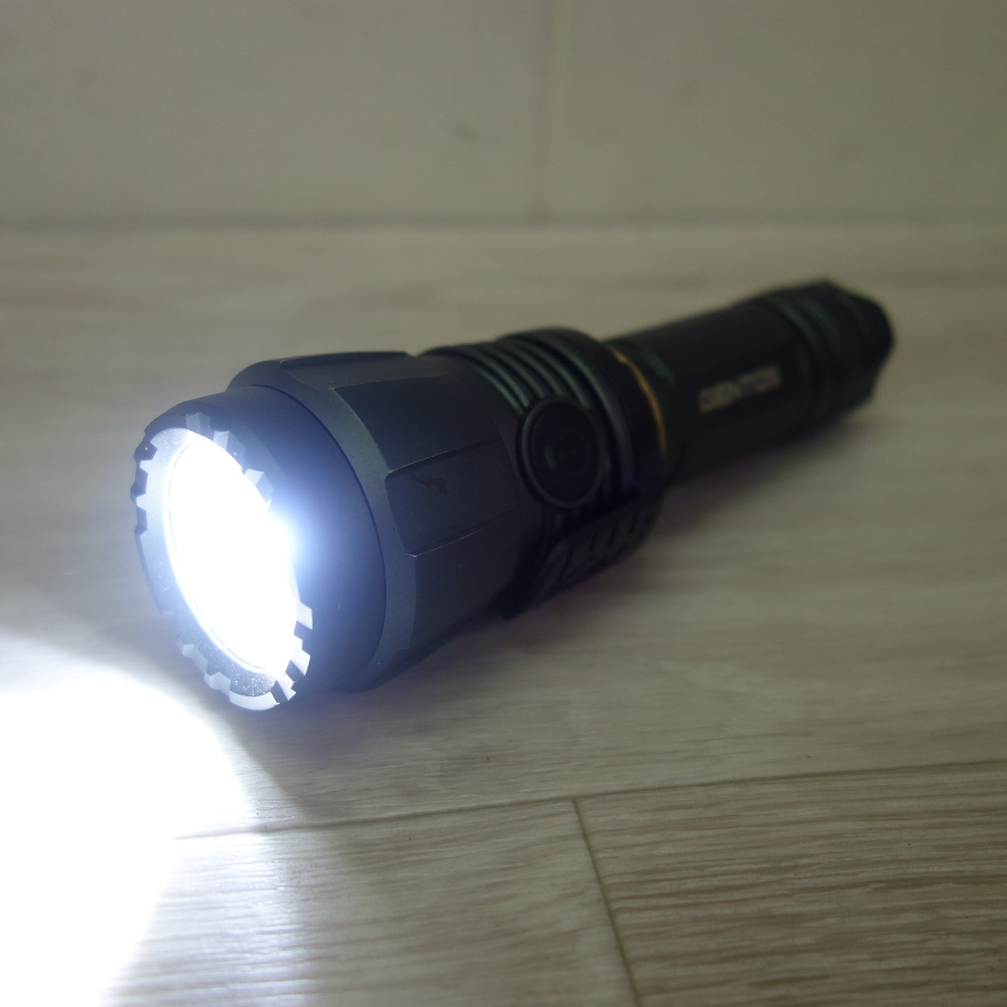 [送料無料] キレイ☆GENTOS ジェントス 充電式 LED ライト UT-1900R LED 懐中電灯☆
