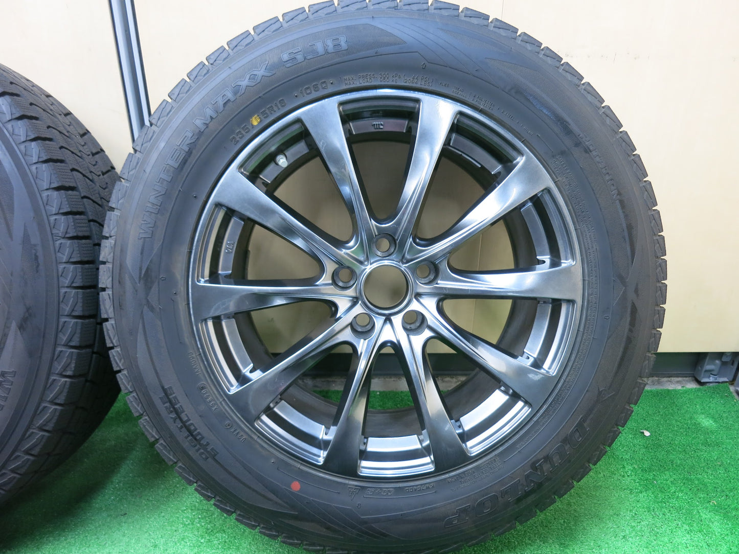 [送料無料]超バリ溝！20年！ほぼ10分★レクサス 等 235/65R18 スタッドレス ダンロップ ウインターマックス SJ8 MiD マルカ 18インチ PCD114.3/5H★3022202ヒス