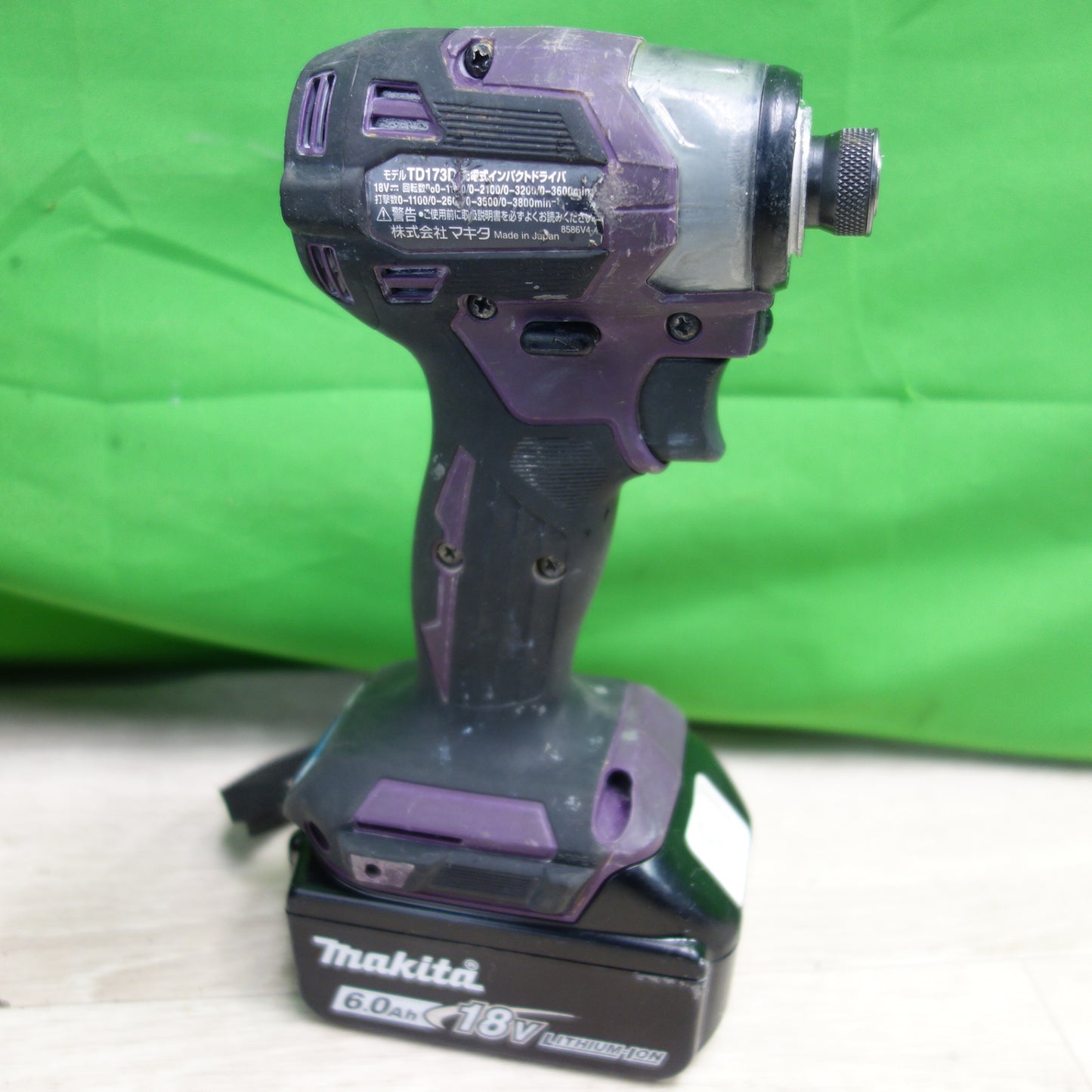 [送料無料] バッテリ２個付き☆makita マキタ 充電式インパクトドライバ TD173D パープル 18V 6.0Ah 充電器 DC-18RF☆