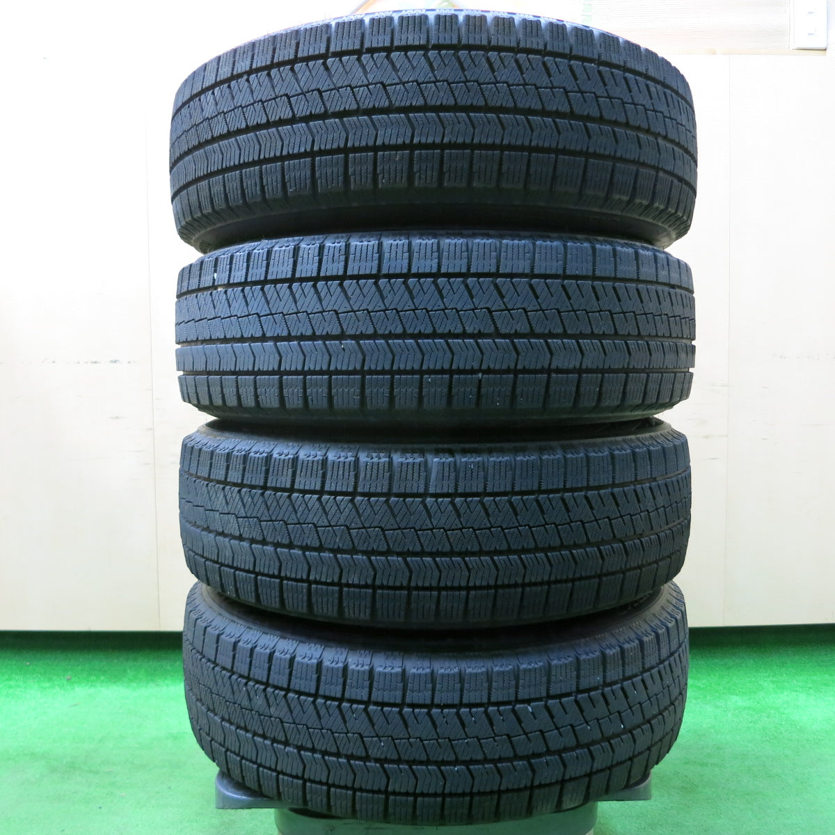 *送料無料*4本価格！20年★スタッドレス 175/65R15 ブリヂストン ブリザック VRX2 AIRBERG エアベルグ 15インチ PCD100/4H★4011703イス
