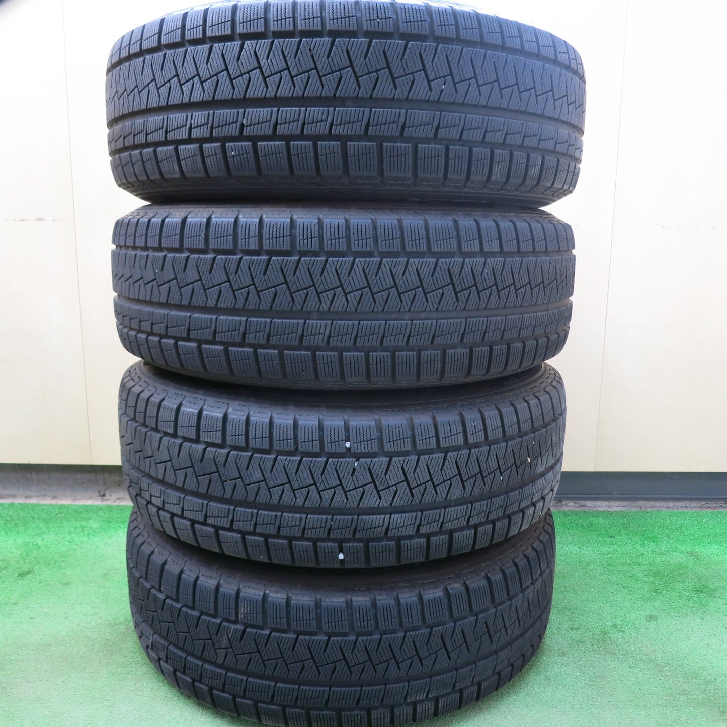 [送料無料]センサー付き！バリ溝！綺麗！9分★レクサス NX300h バージョンL 純正 225/60R18 スタッドレス ピレリアイスアシンメトリコ PCD114.3/5H★3051705ヒス