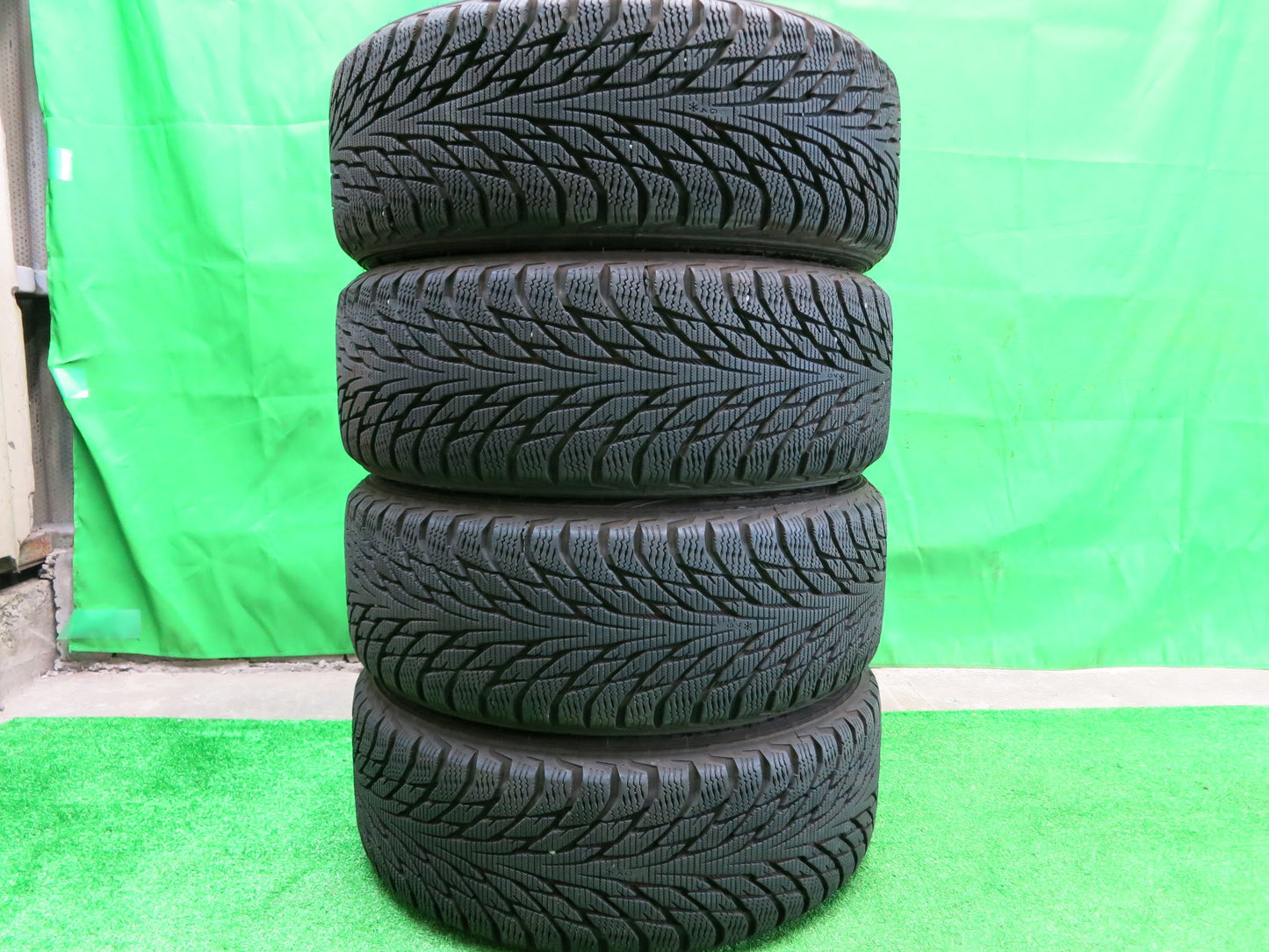 [送料無料]バリ溝！キレイ！9.5分★スタッドレス 195/50R16 Eurodesign クラシックエイト ノキアン ハッカペリッタ R2 Classic Eight 16 PCD100/4H★2081012ヒス