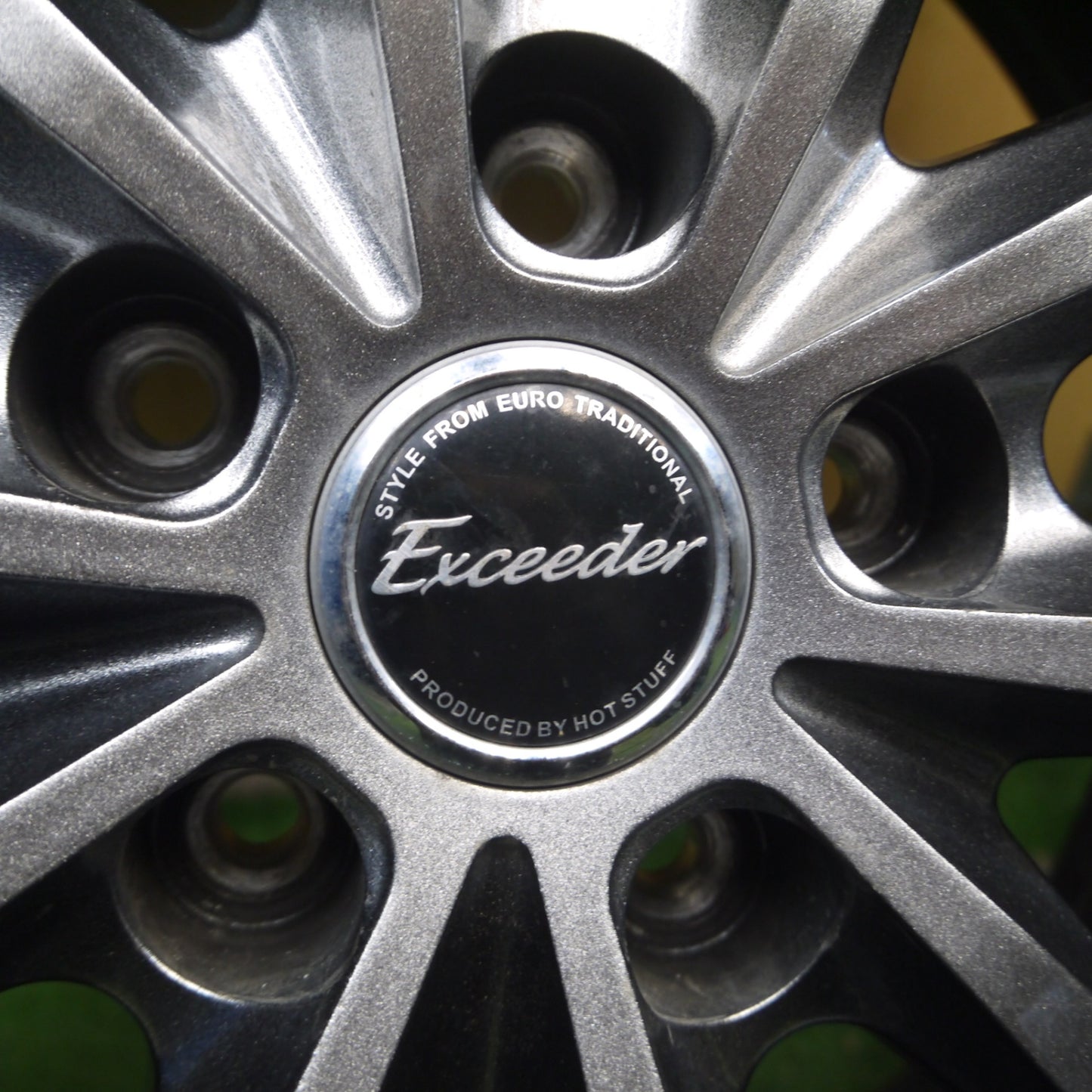 *送料無料* バリ溝！キレイ！9分★スタッドレス 225/60R18 ブリヂストン ブリザック DM-V2 Exceeder エクシーダー 18インチ PCD114.3/5H★4020203Hス