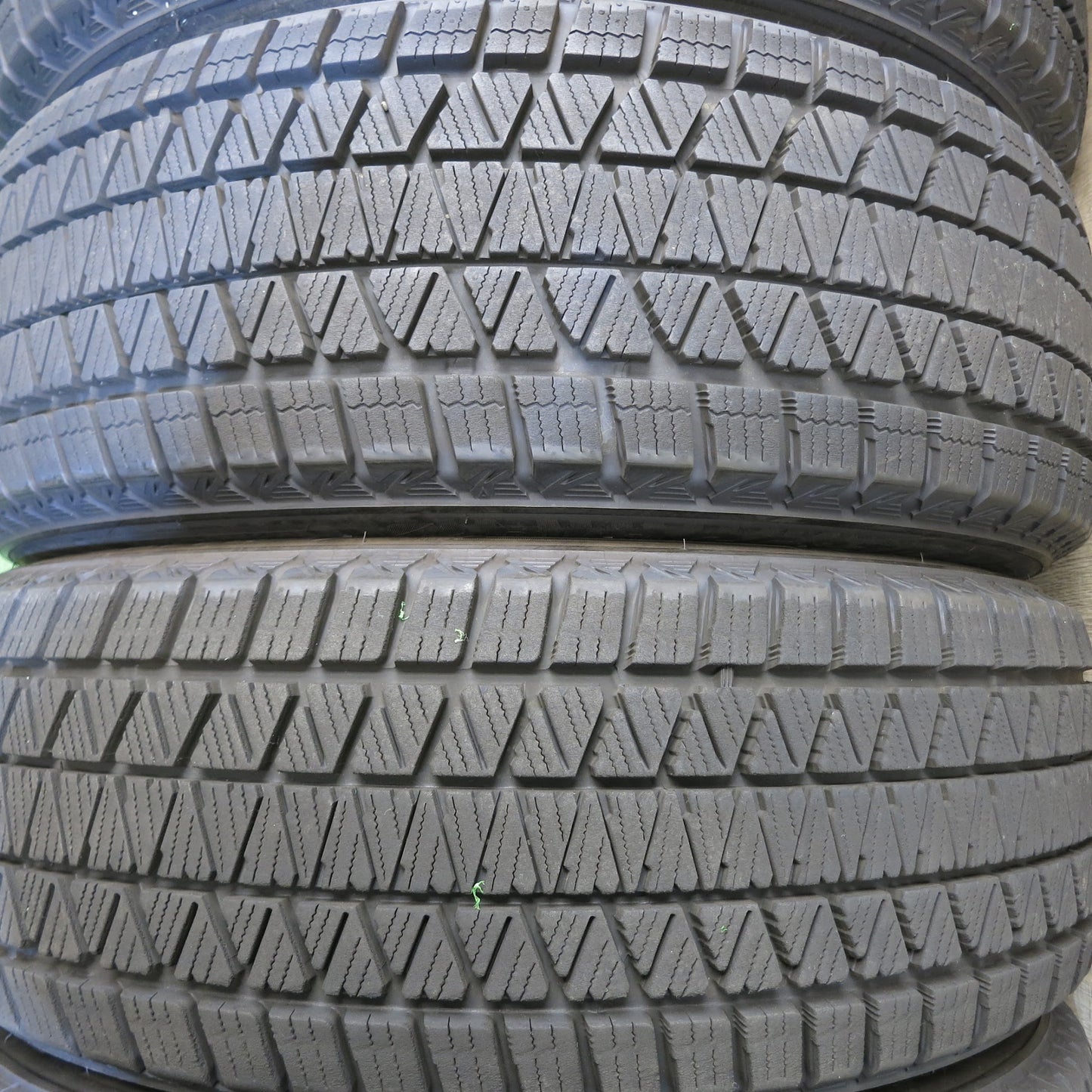 [送料無料]バリ溝！20年！9.5分★スタッドレス 225/60R18 ブリヂストン ブリザック DM-V3 タイヤ 18インチ ヴァンガード ハリアー エクストレイル等★3040509Hスタ