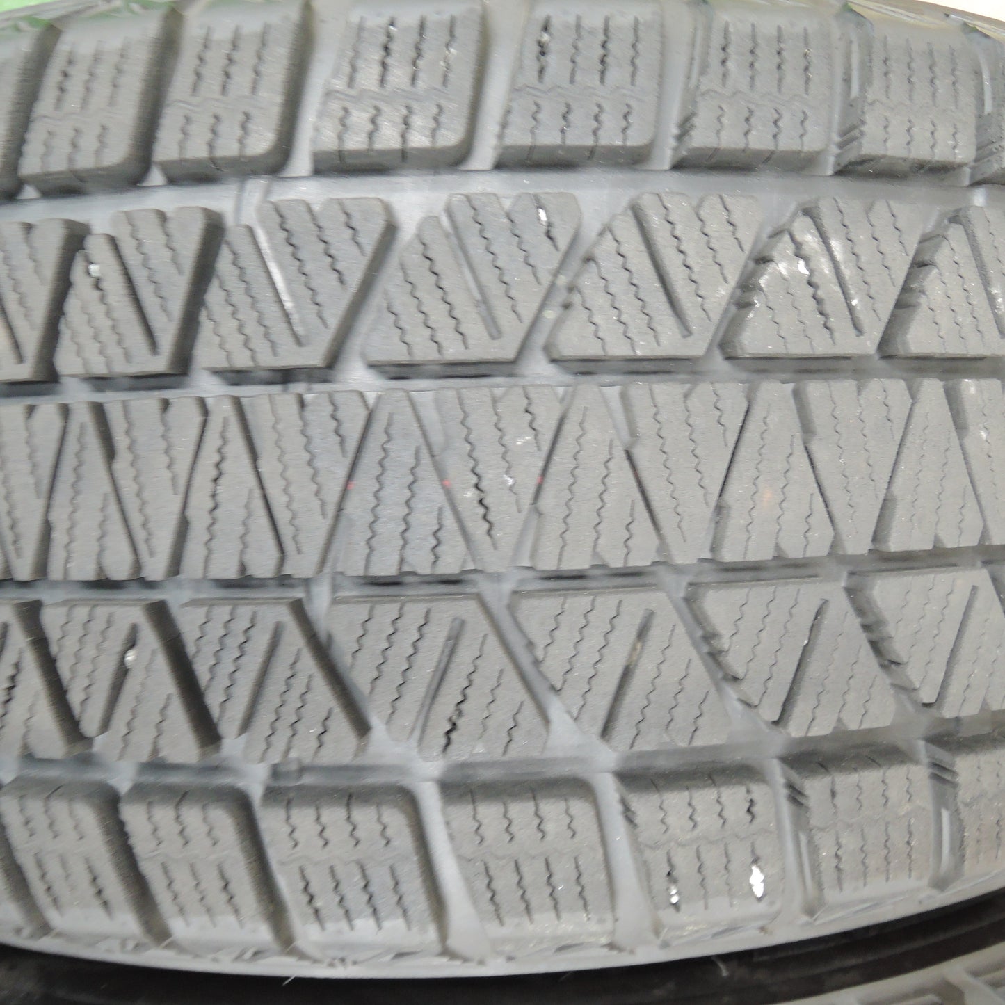 *送料無料*バリ溝！19年！キレイ！9.5分★スタッドレス 235/55R18 ブリヂストン ブリザック DM-V3 社外 アルミ ホイール 18インチ PCD114.3/5H★3112405TNス