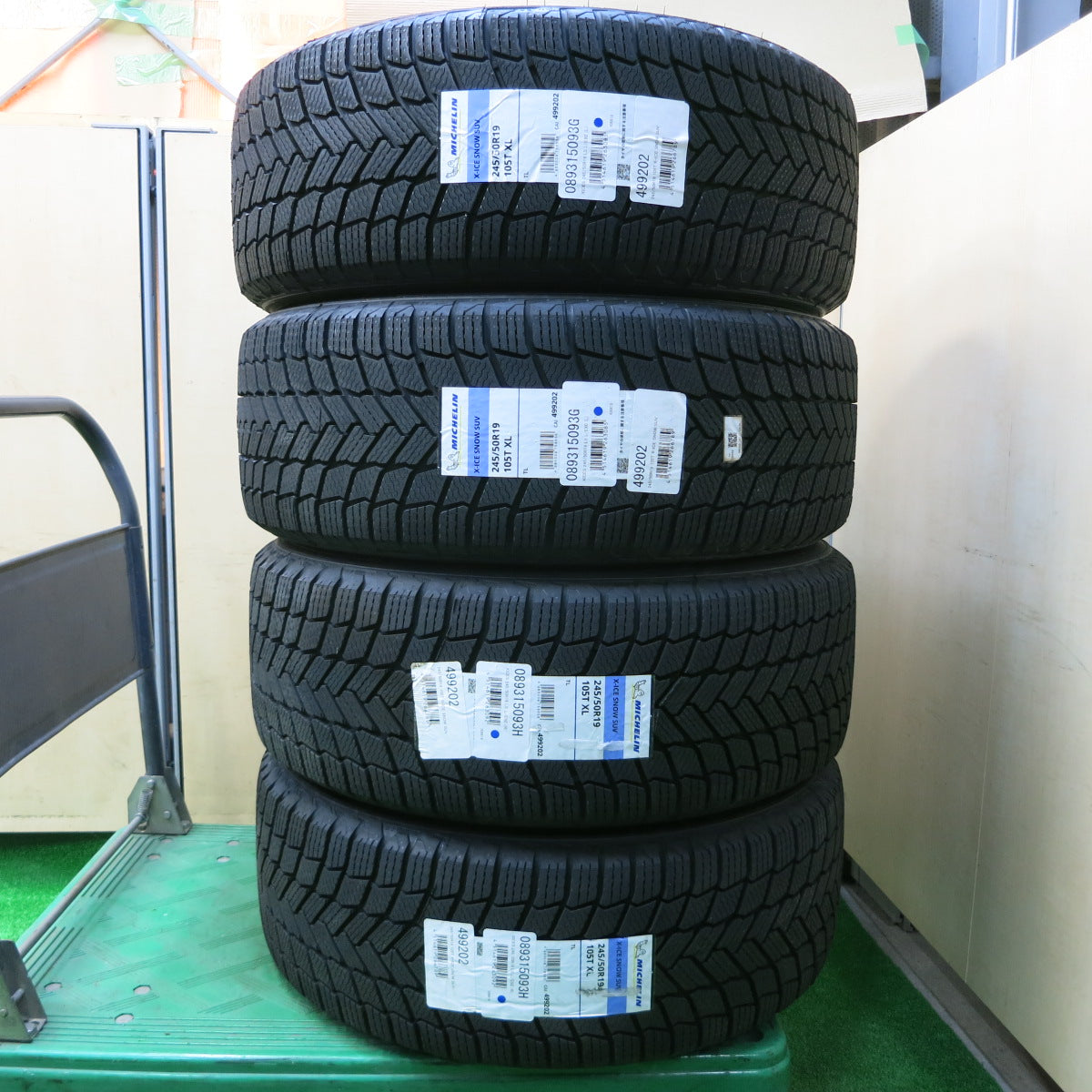 *送料無料*未使用！23年★レクサス LS500h 純正 245/50R19 スタッドレス ミシュラン X-ICE SNOW SUV PCD120/5H★3110307イス