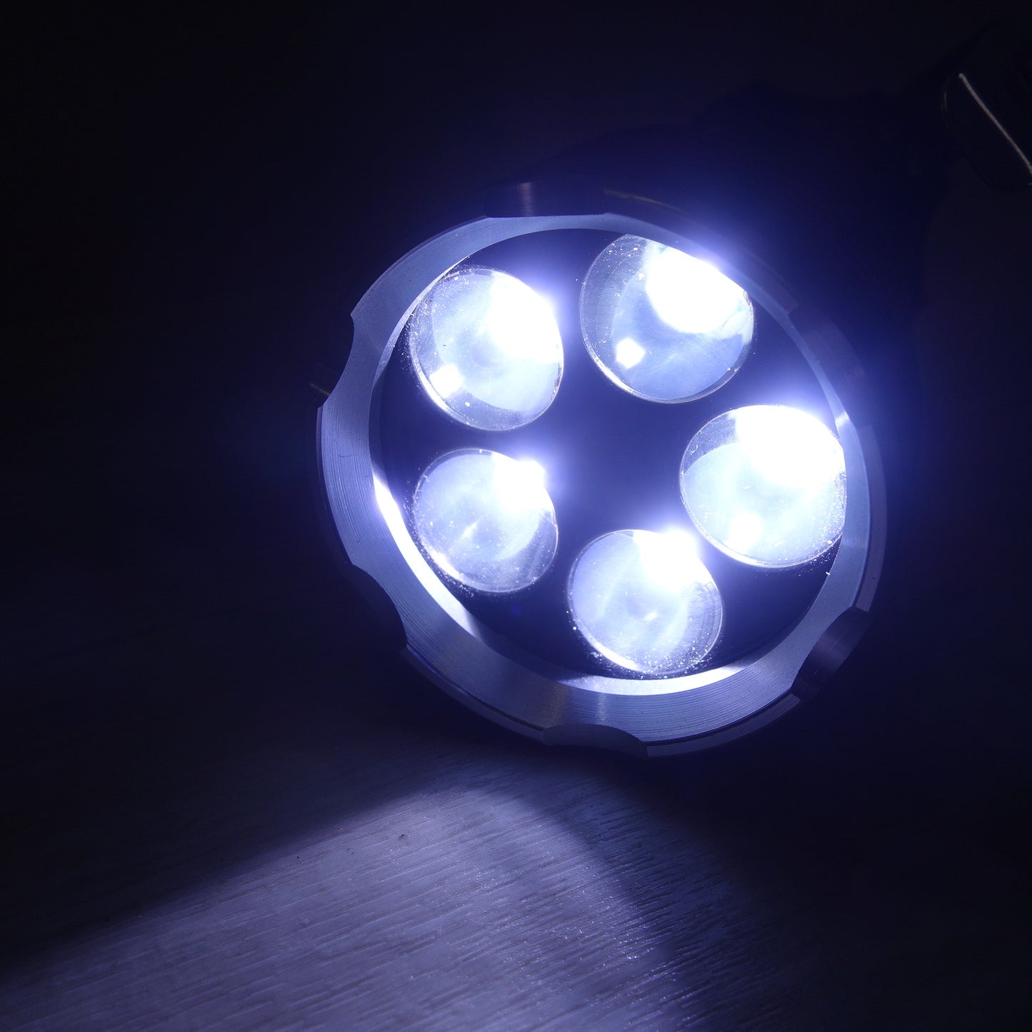 [送料無料] セット☆GOODGOODS LED 懐中電灯 クランプ付き 投光器 TZ51 赤 緑 グッドグッズ☆