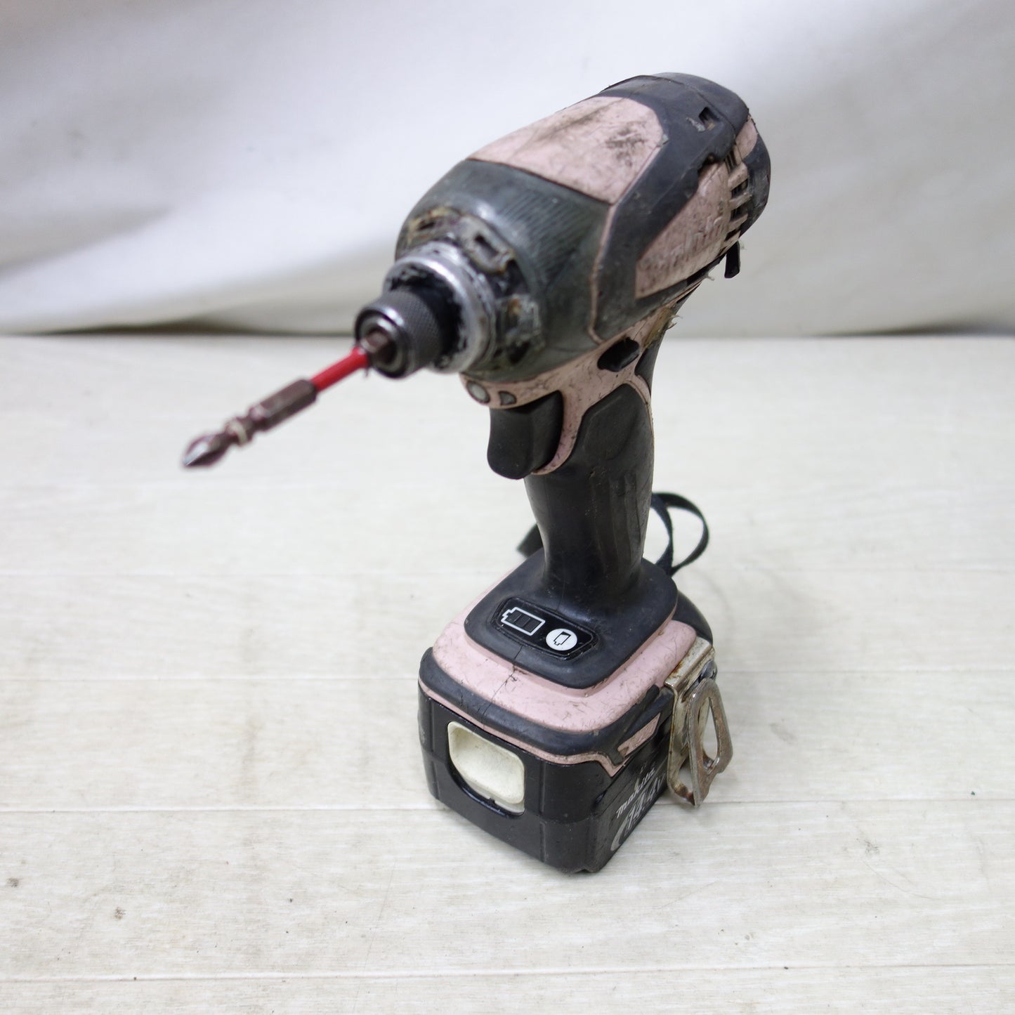 [送料無料] ◆makita マキタ 充電式インパクトドライバ TD134D 14.4V BL1430 バッテリー 充電器付き 電動工具◆
