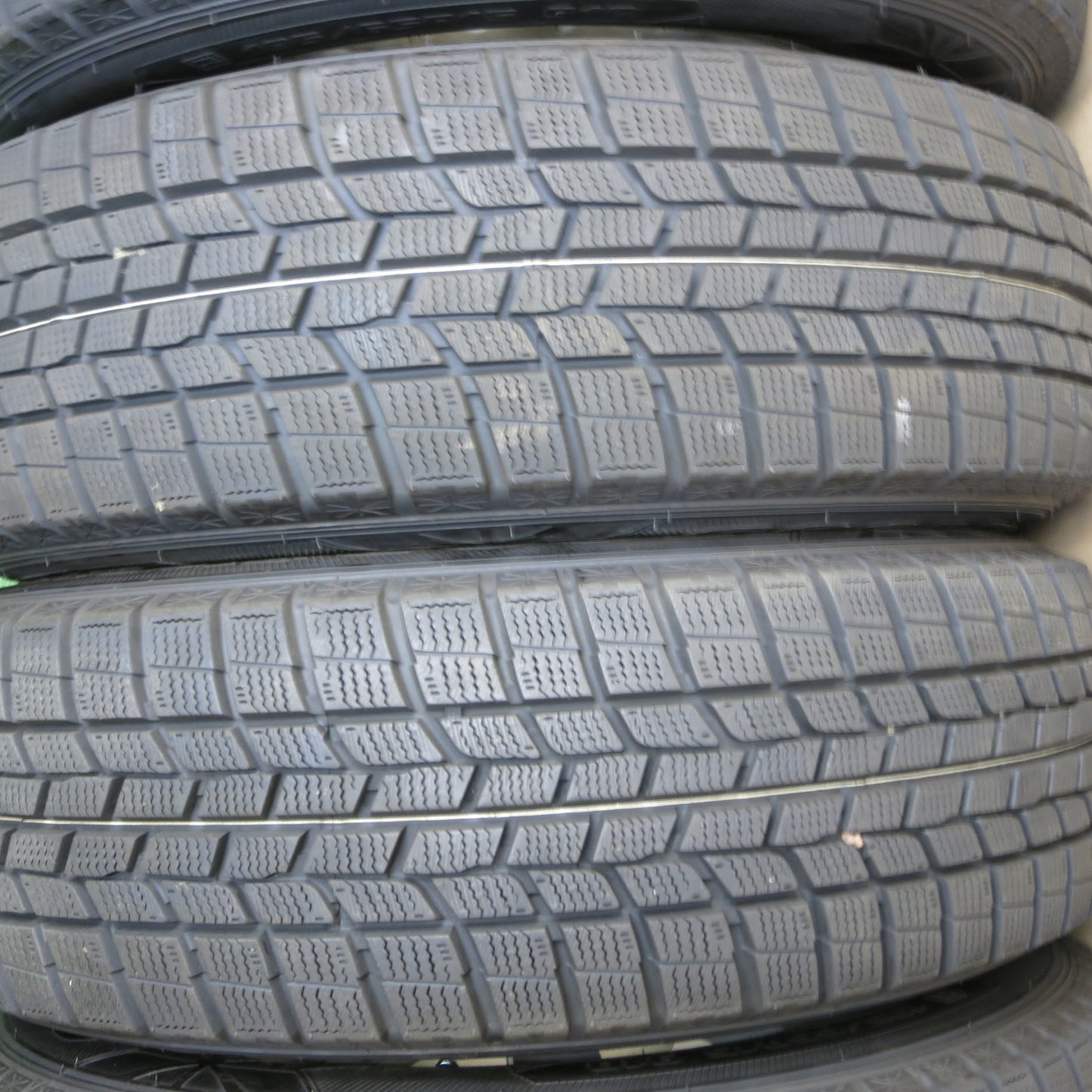 [送料無料]超バリ溝！キレイ！9.5分以上★プリウス 等 195/65R15 スタッドレス グッドイヤー アイスナビ6 ravrion RS01 ラブリオン PCD100/5H★3062401クス