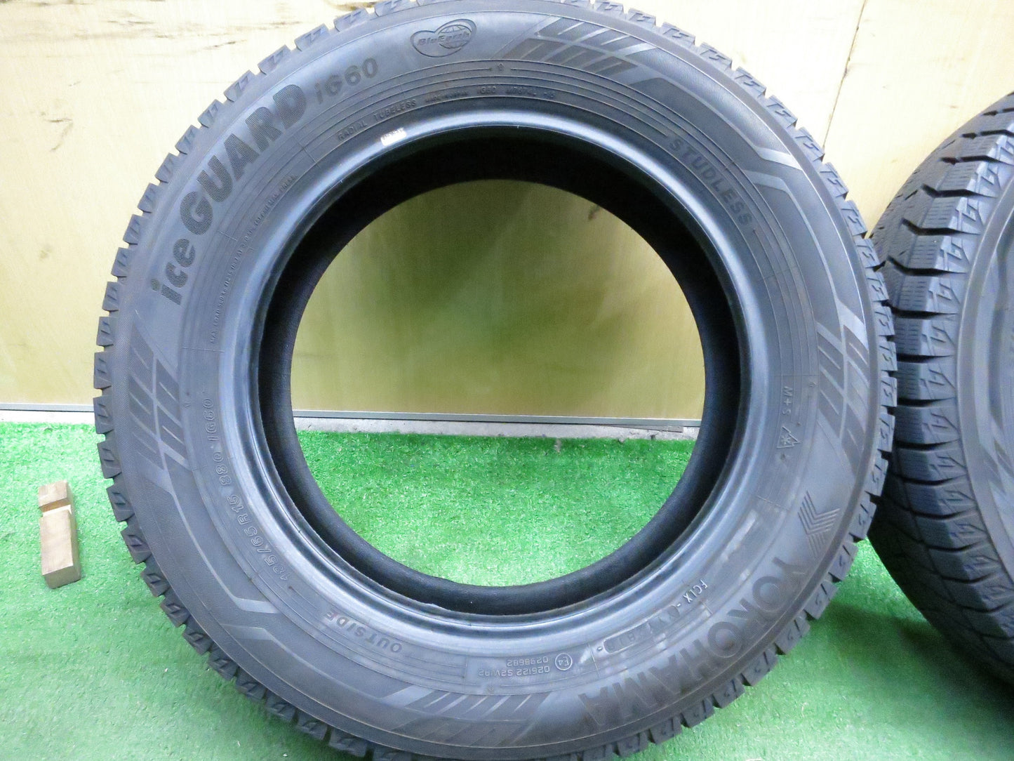 [送料無料]バリ溝！ほぼ10分★スタッドレス 185/65R15 ヨコハマ アイスガード iG60 タイヤ 15インチ アクア ノート bB フリード 等★3013004Hスタ