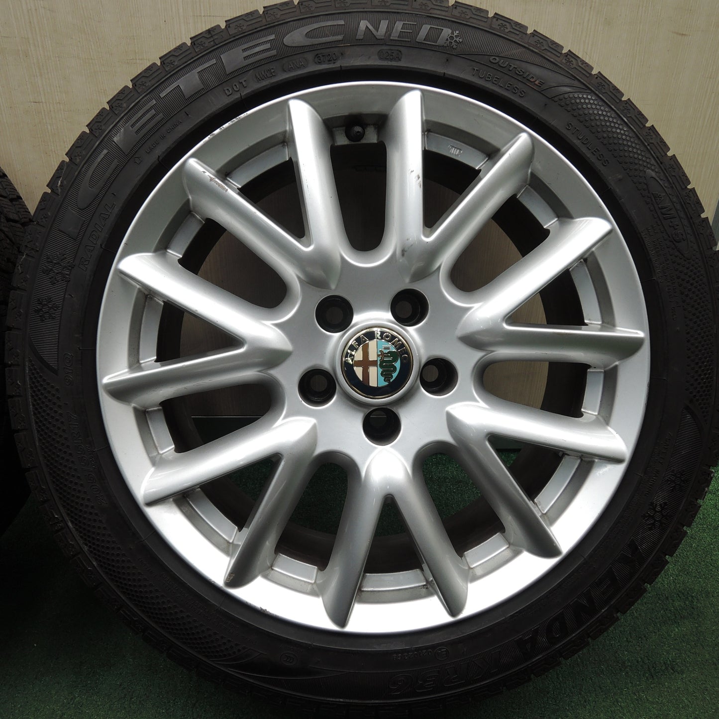 *送料無料* バリ溝！20年！8.5分★アルファロメオ 159 純正 205/55R17 スタッドレス ケンダ KR36 アイステック ネオ PCD110/5H★4030204HAス