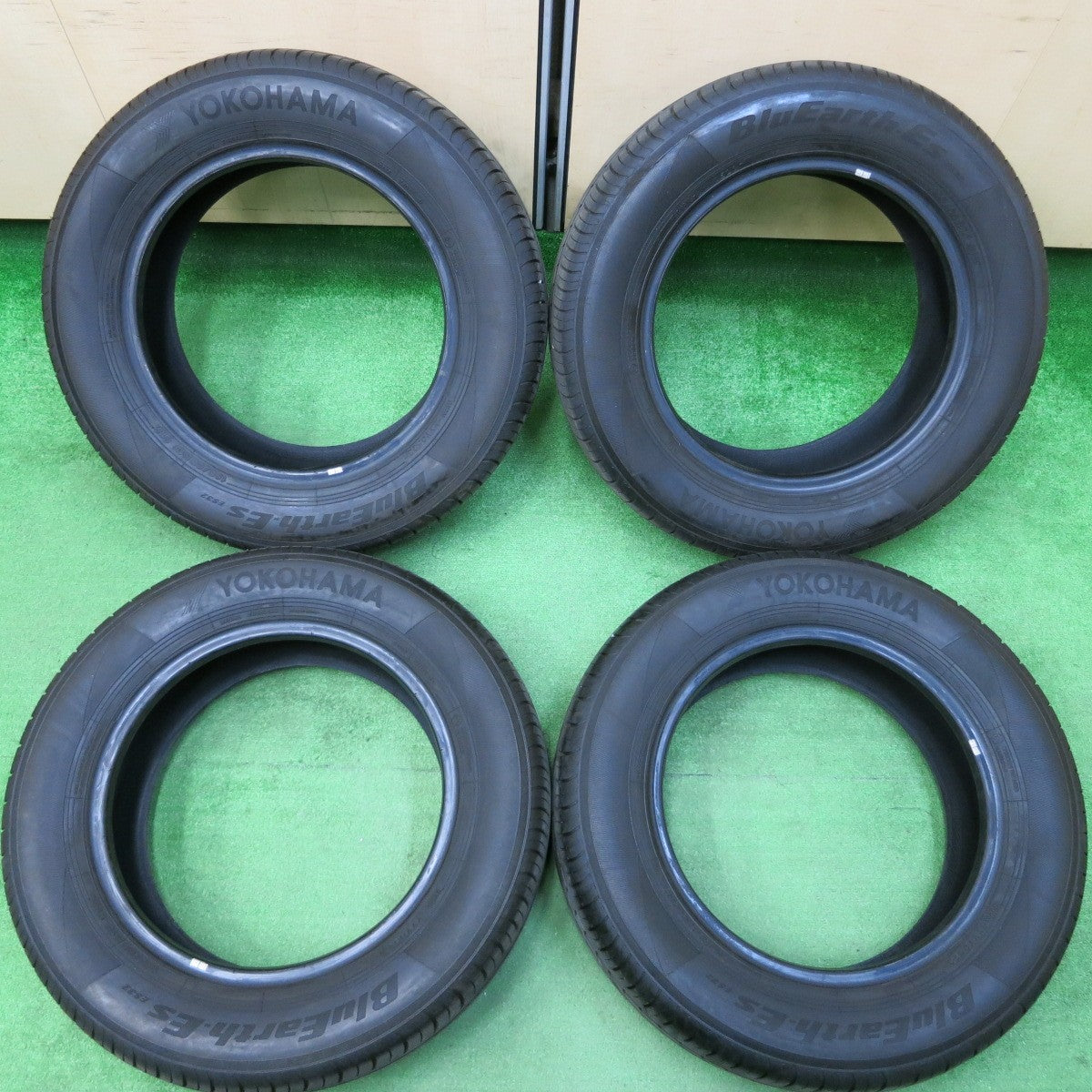 *送料無料*バリ溝！23年！ほぼ10分★195/65R15 ヨコハマ BluEarth-Es ES32 ブルーアース タイヤ 15インチ プリウス ノア ヴォクシー等★4013101イノタ