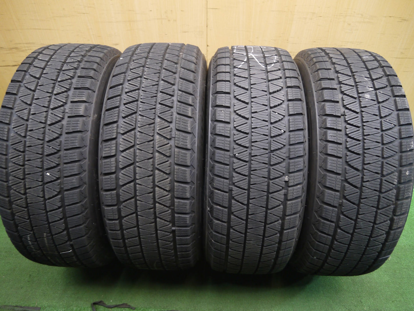 [送料無料]バリ溝！19年！9.5分★スタッドレス 265/60R18 ブリヂストン ブリザック DM-V3 タイヤ 18インチ ランクル プラド パジェロ 等★3020605クスタ