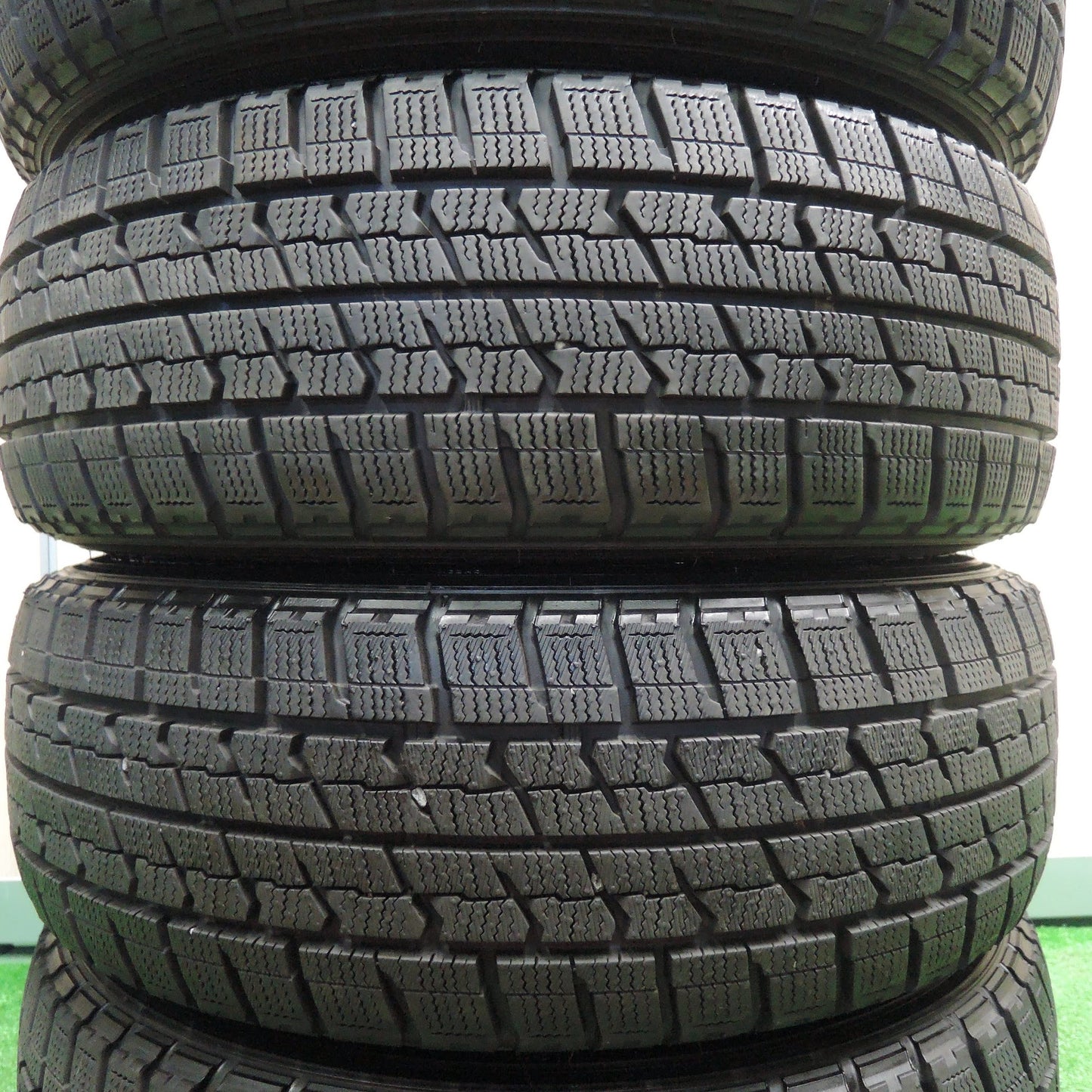 [送料無料]超バリ溝！キレイ！ほぼ10分★スタッドレス 195/65R15 グッドイヤー アイスナビ ZEA2 Exceeder エクシーダー 15インチ PCD114.3/5H★3090901NJス