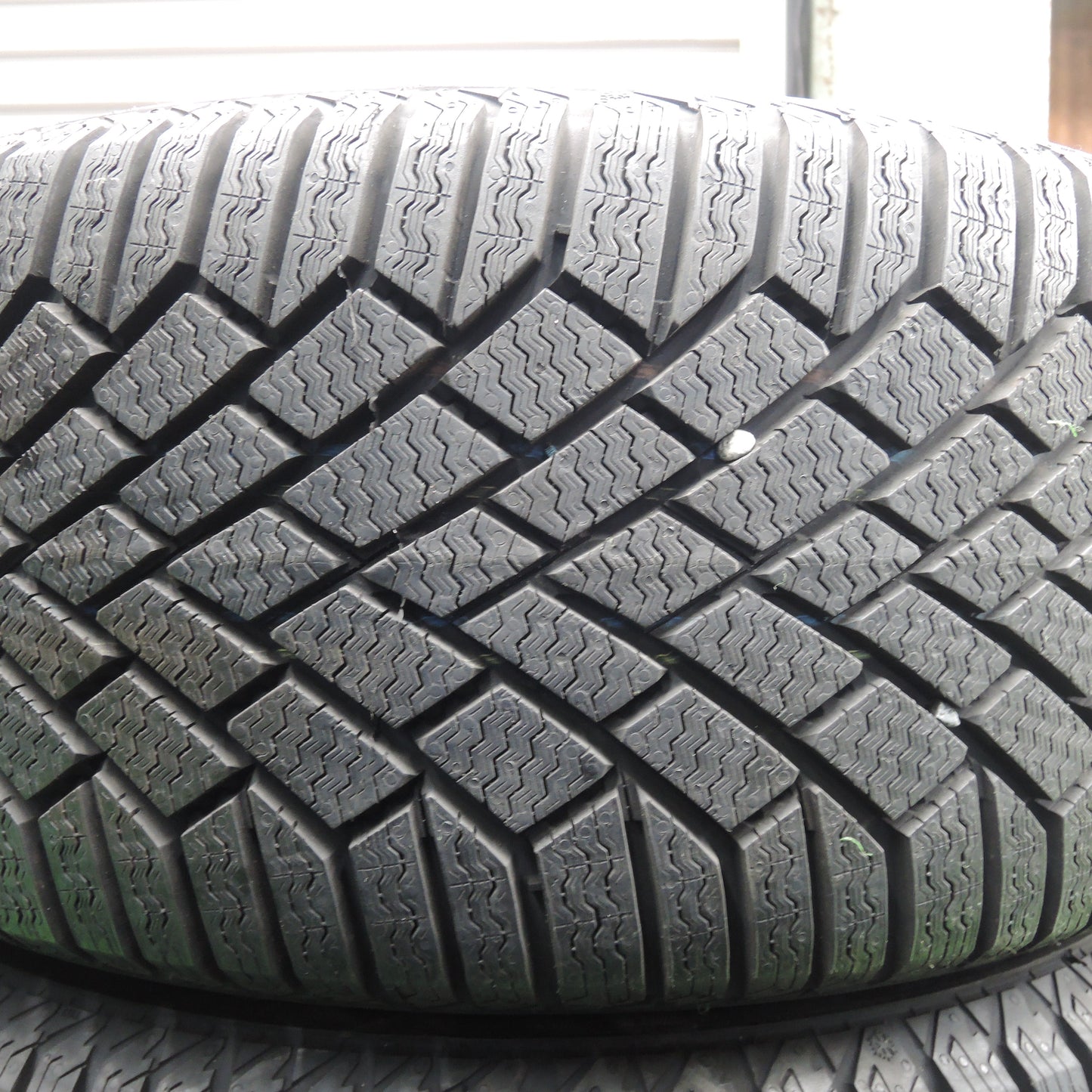 *送料無料*超バリ溝！22年！キレイ！ほぼ10分★アウディ A4 純正 225/50R17 スタッドレス コンチネンタル バイキングコンタクト7 17インチ PCD112/5H★3120302NJス