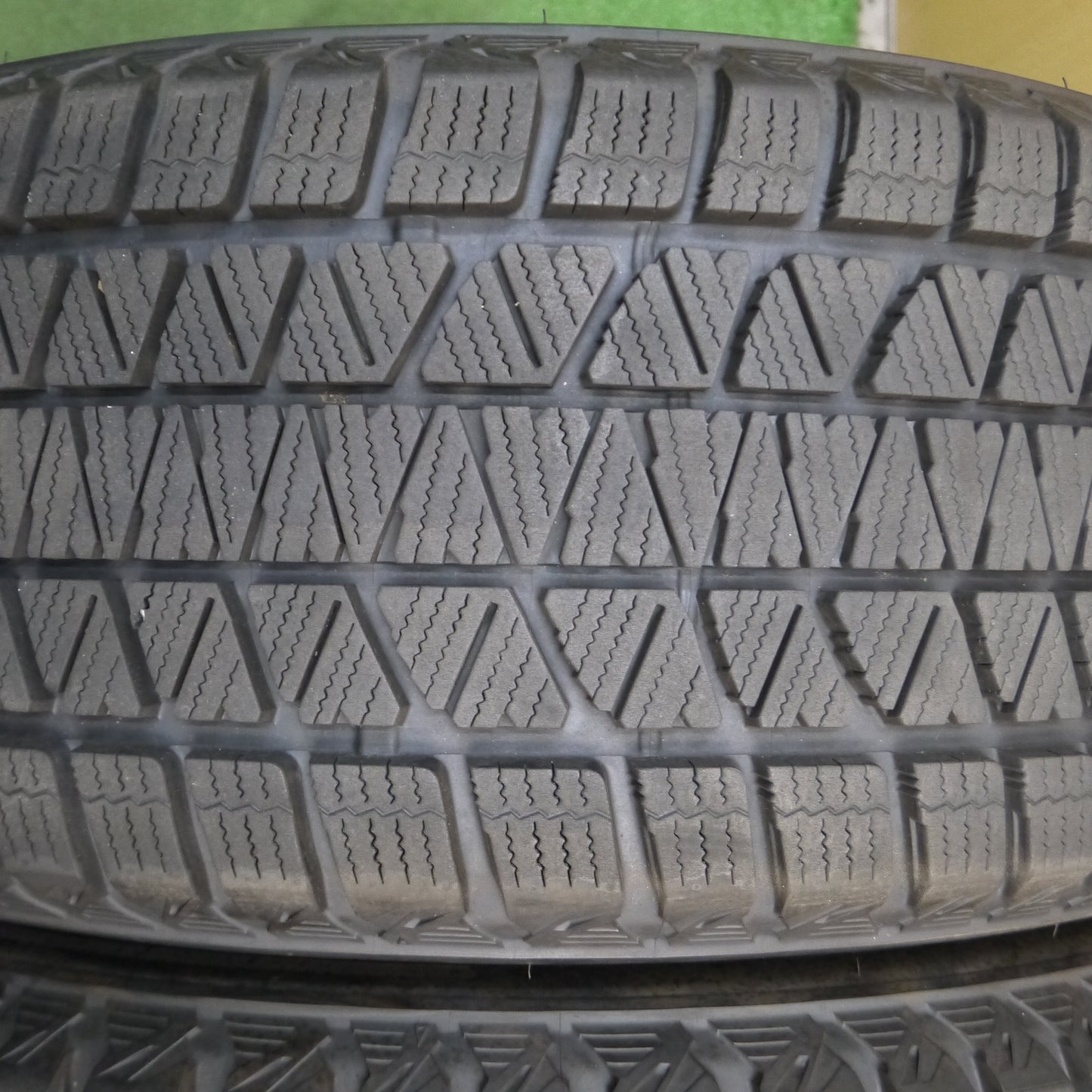 *送料無料*バリ溝！キレイ！9.5分★ベンツ 等 MAK 255/55R18 スタッドレス ブリヂストン ブリザック DM-V3 18インチ PCD112/5H★4011304クス