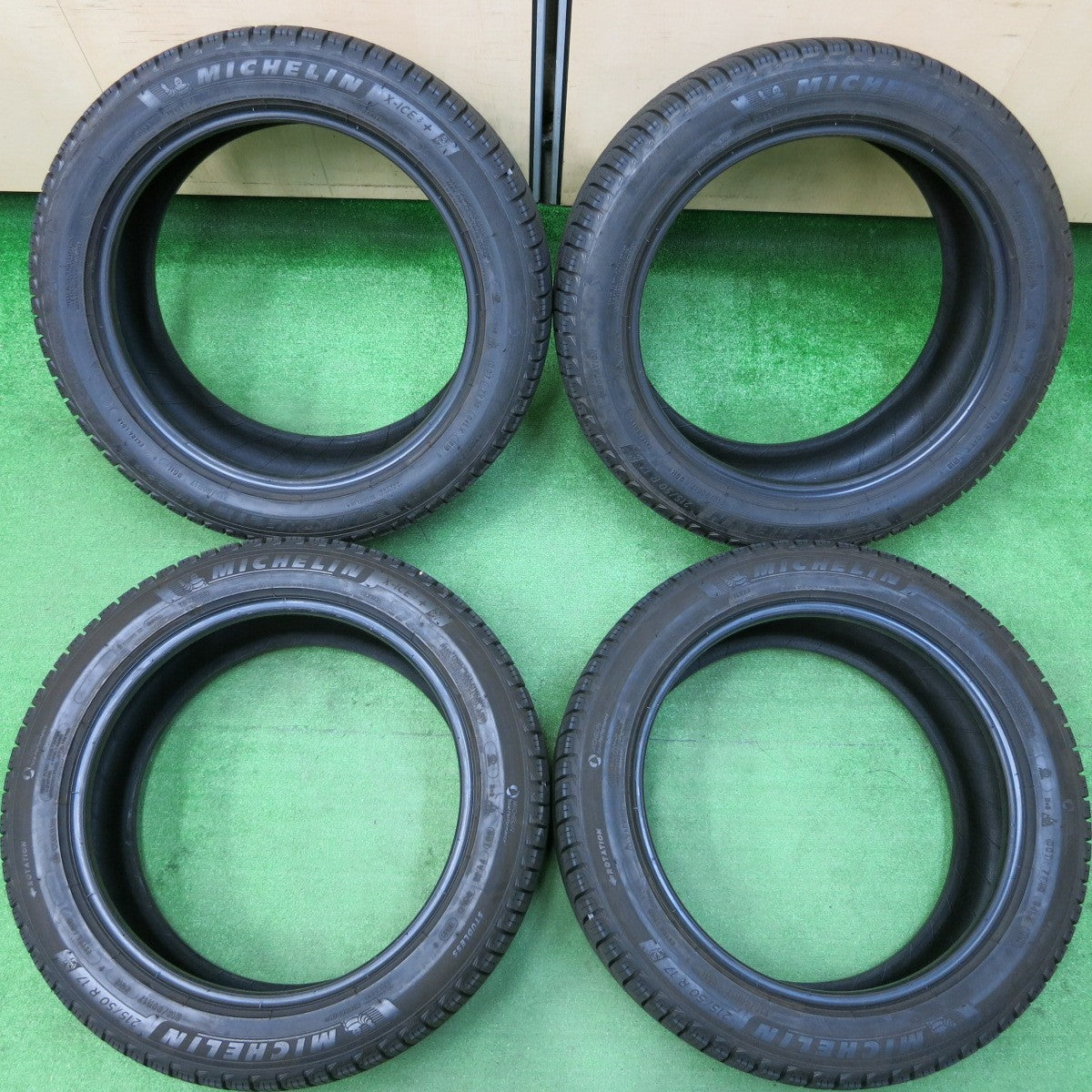 *送料無料*バリ溝！9.5分★スタッドレス 215/50R17 ミシュラン X-ICE3+ タイヤ 17インチ プリウスα レヴォーグ レガシィ インプレッサ 等★4013103イスタ