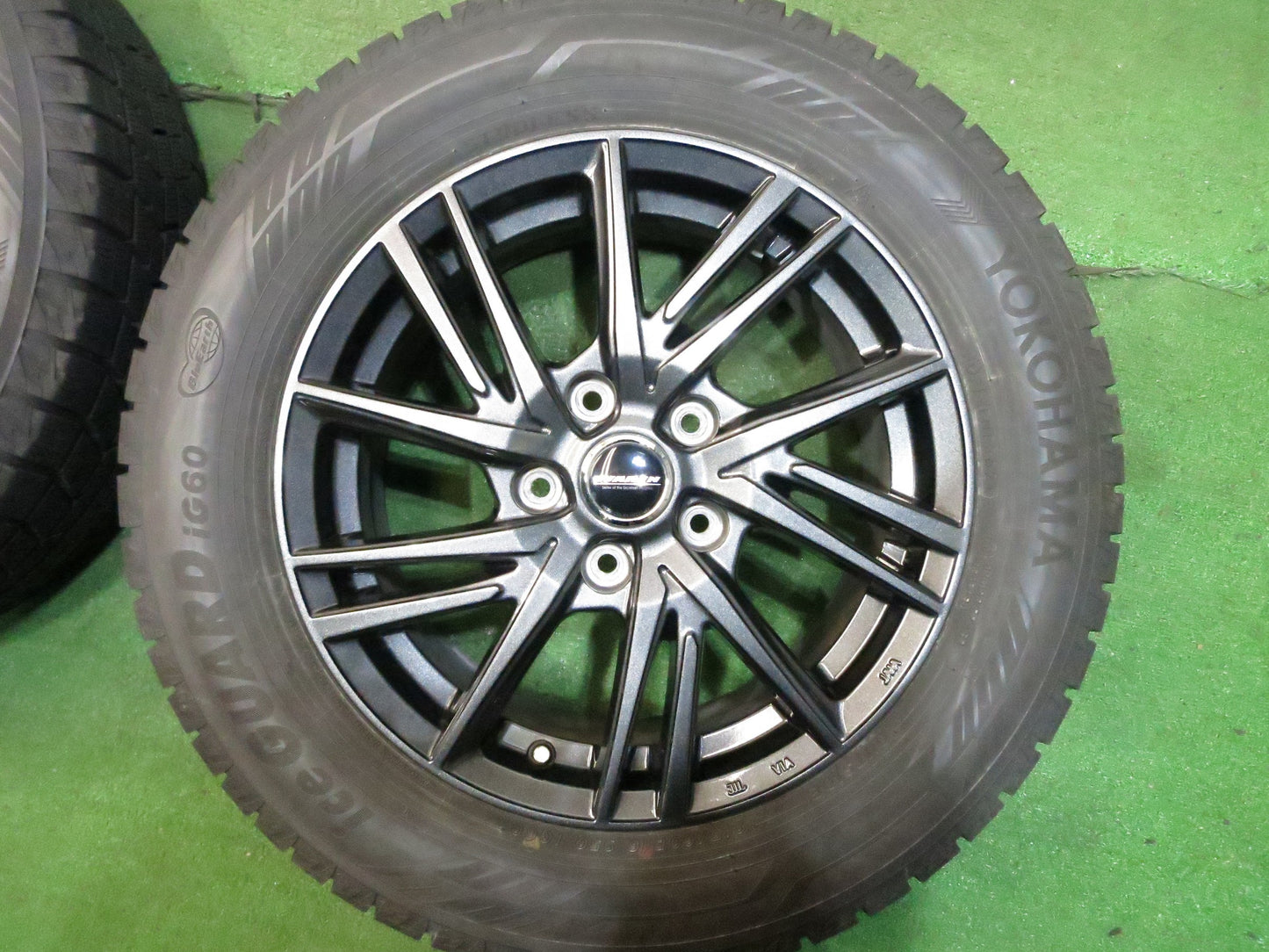 [送料無料]バリ溝！21年！キレイ！9.5分★スタッドレス 215/60R16 ヨコハマ アイスガード iG60 WAREN HOT STUFF ヴァーレン 16インチ PCD114.3/5H★3021511Hス