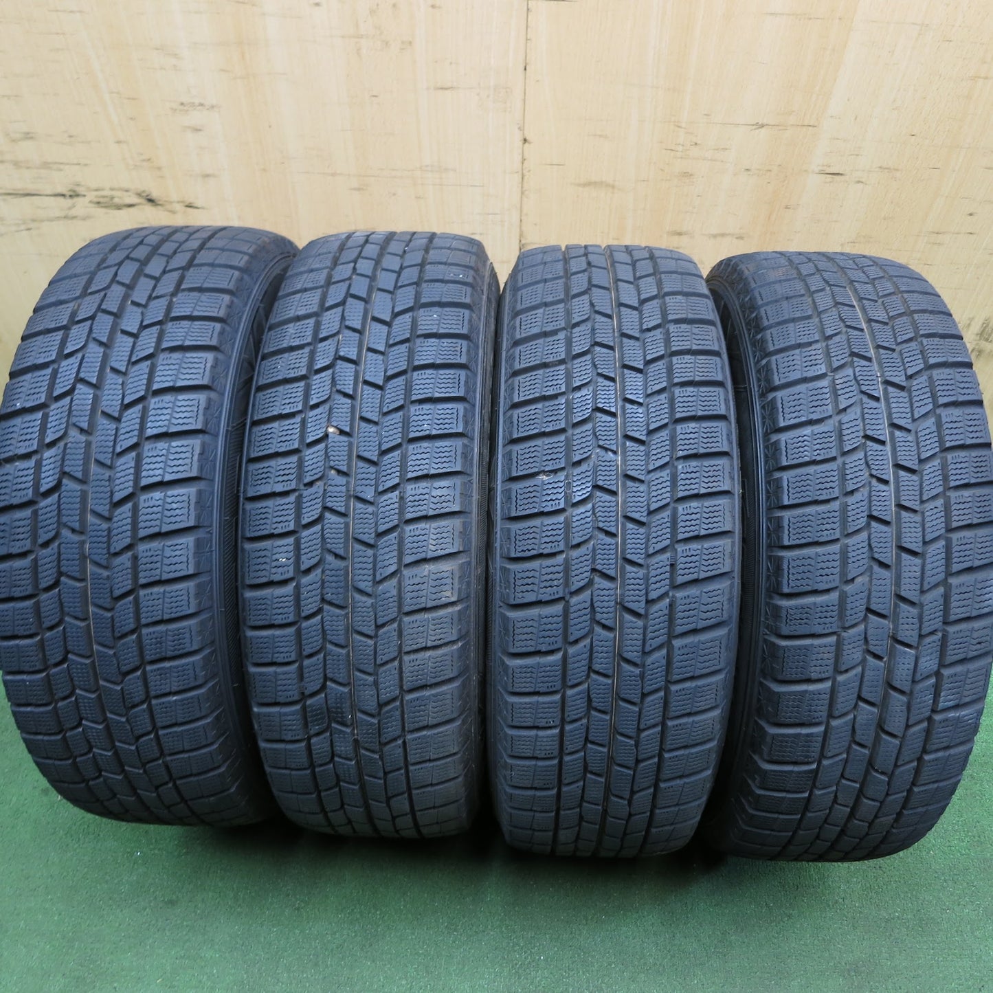 [送料無料]バリ溝！19年！キレイ！9.5分★プリウス 等 195/65R15 スタッドレス グッドイヤー アイスナビ6 ravrion RS01 ラブリオン PCD100/5H★3061912Hス