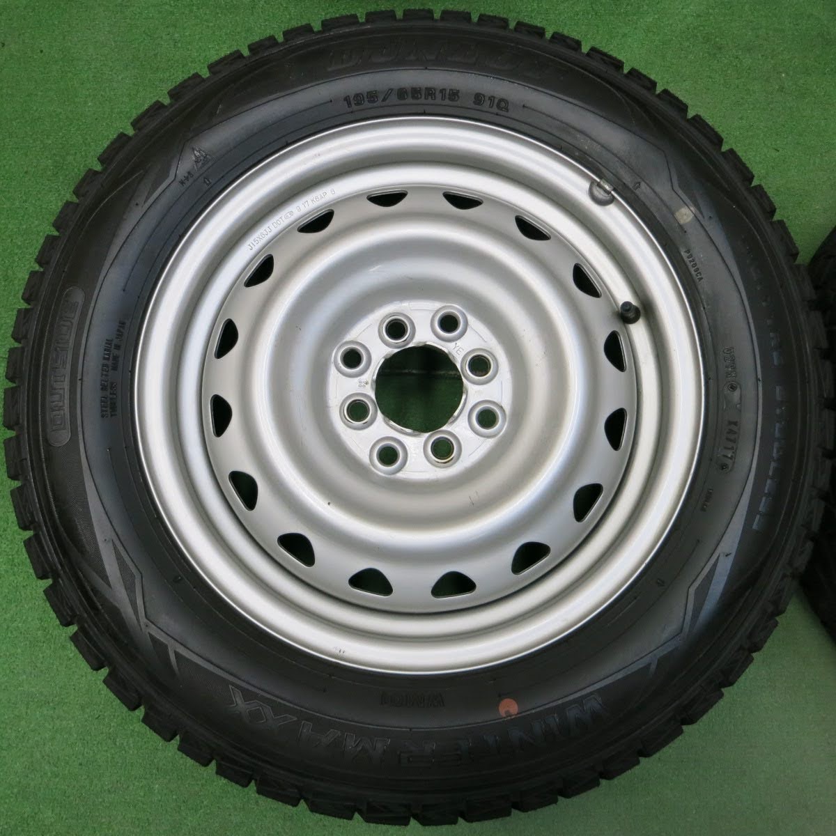[送料無料]バリ溝！綺麗！9.5分★スタッドレス 195/65R15 ダンロップ ウインターマックス WM01 スチール ホイール 15インチ PCD100 114.3/4H マルチ★3082801イス
