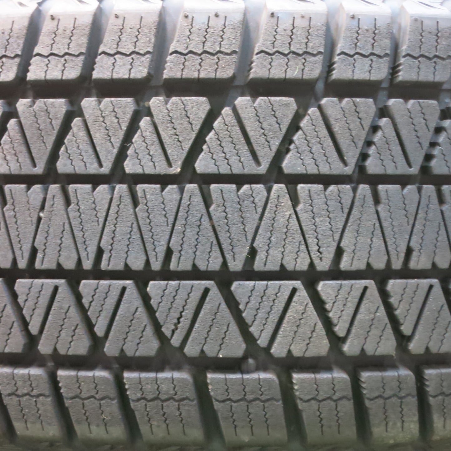[送料無料]バリ溝！20年！キレイ！9.5分★スタッドレス 225/60R18 ブリヂストン ブリザック DM-V3 TOPRUN トップラン 18インチ PCD114.3/5H★3062801ヒス