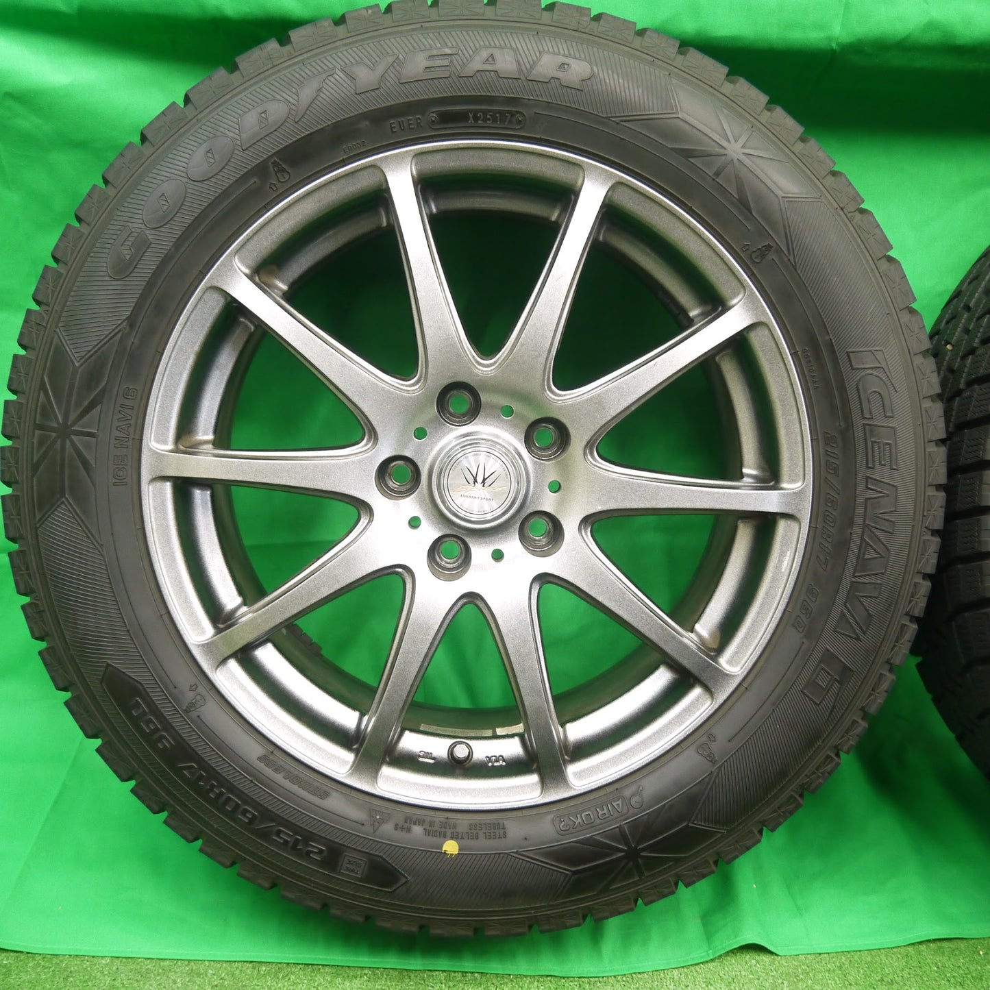 [送料無料]超バリ溝！キレイ！9.5分以上★LOXARNY SPORT BADX 215/60R17 スタッドレス グッドイヤー アイスナビ6 ロクサーニ 17インチ PCD114.3/5H★3062402Iス