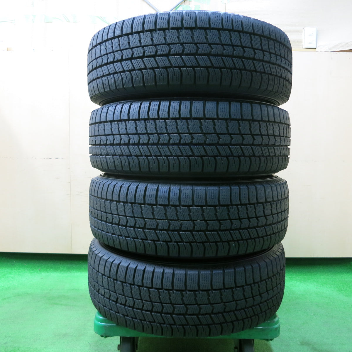 *送料無料*超バリ溝！22年！キレイ！ほぼ10分★スタッドレス 215/65R16 グッドイヤー アイスナビ8 VELVA SPORTZ ヴェルヴァ 16インチ PCD114.3/5H★4011710イス
