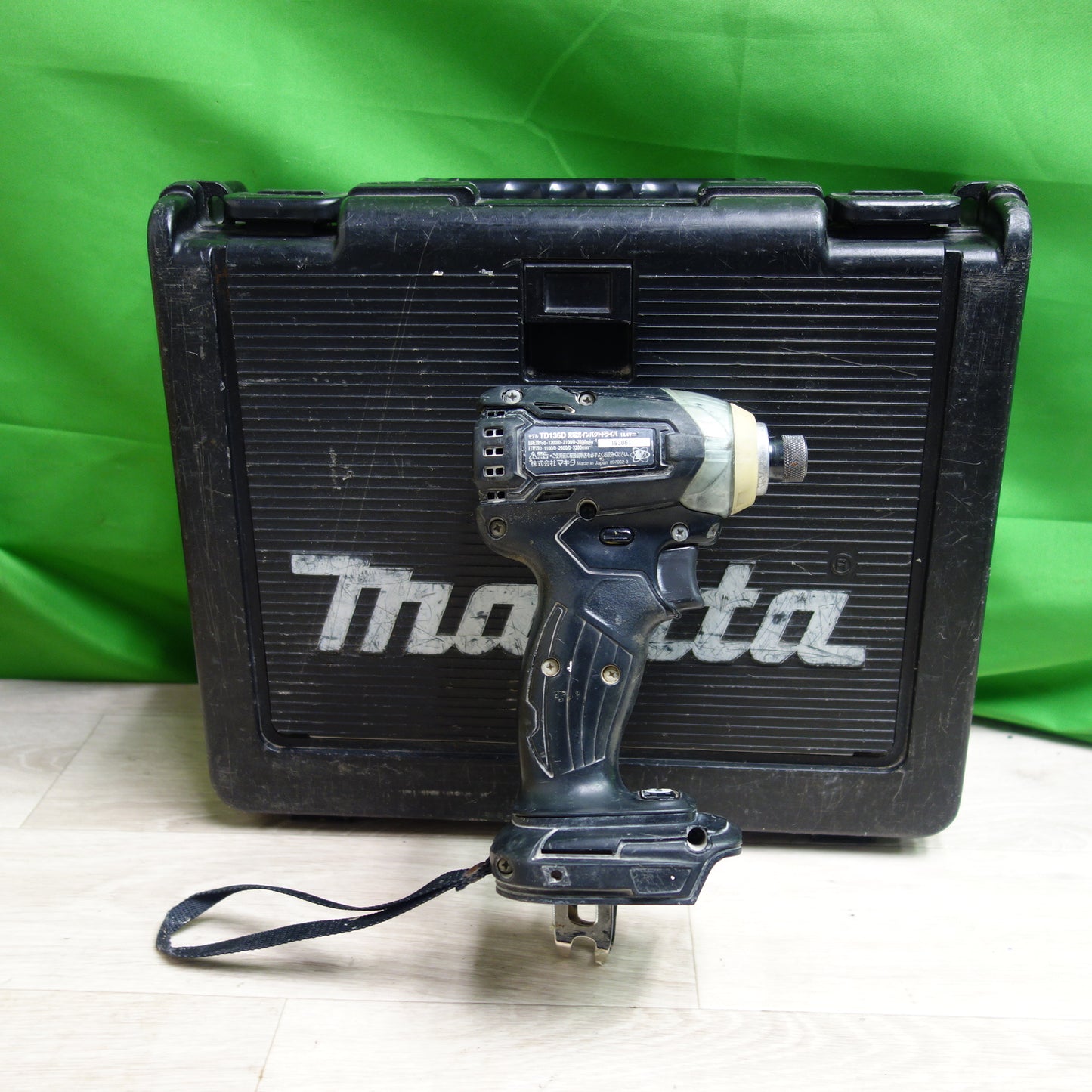 [送料無料] 動作品☆makita マキタ 充電式 インパクトドライバ 14.4V TD136D 本体のみ☆