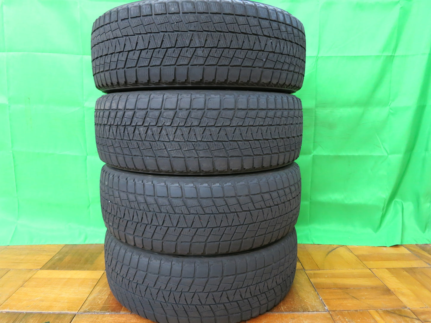 [送料無料]4本★ハイエース等 BARBERO CRIMSON 215/60R17 スタッドレス バルベロ クリムソン ブリヂストン ブリザック DM-V1 17インチ PCD139.7/6H★2040203ヒス