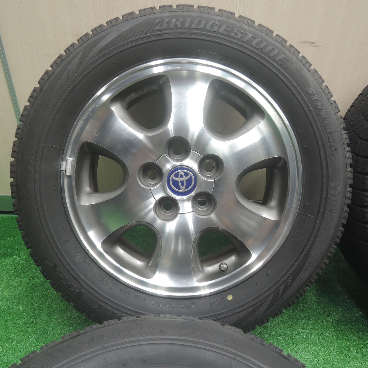 [送料無料]バリ溝！9分★トヨタ イプサム 純正 205/60R16 スタッドレス ブリヂストン ブリザック VRX 16インチ PCD114.3/5H★3072003SYス