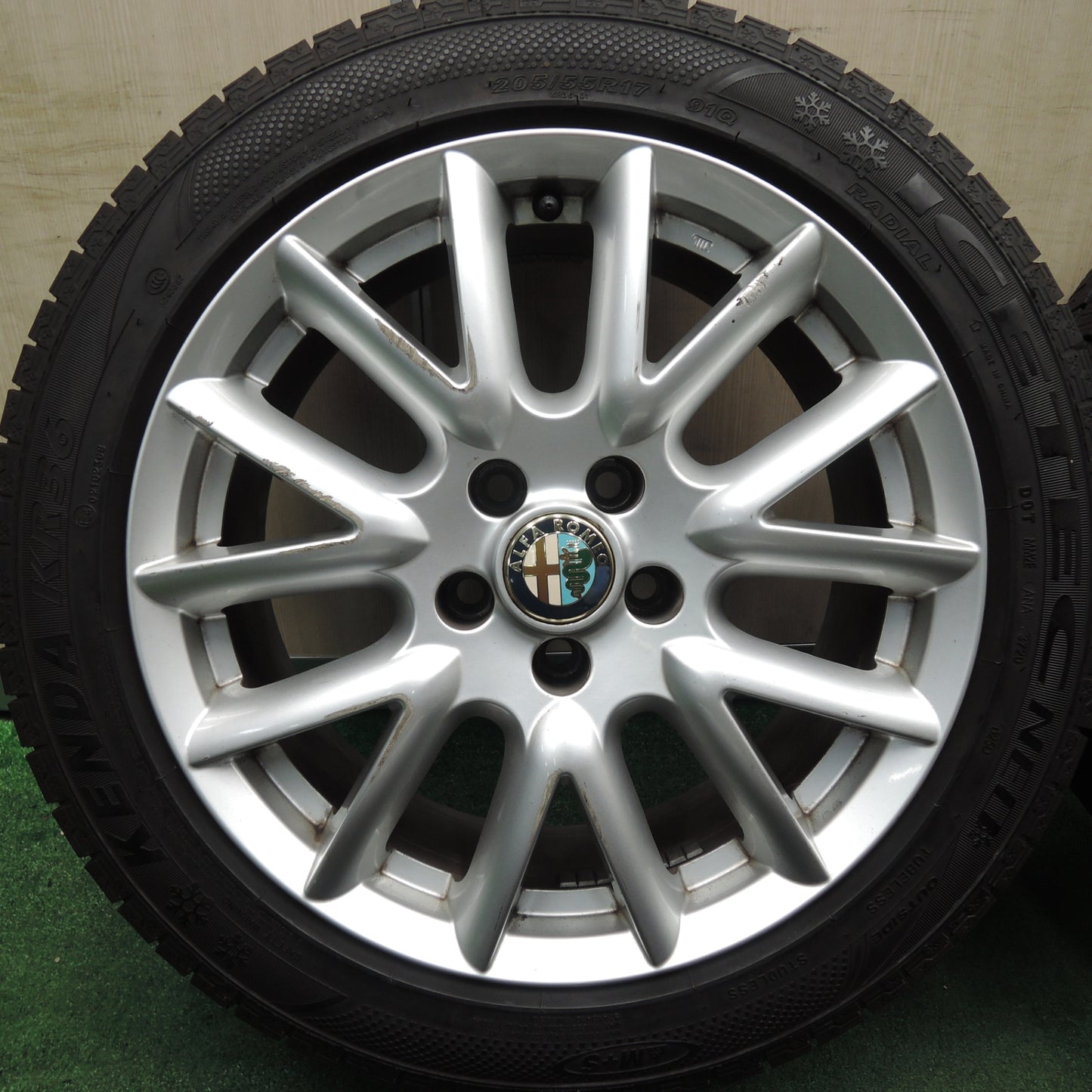 *送料無料* バリ溝！20年！8.5分★アルファロメオ 159 純正 205/55R17 スタッドレス ケンダ KR36 アイステック ネオ PCD110/5H★4030204HAス
