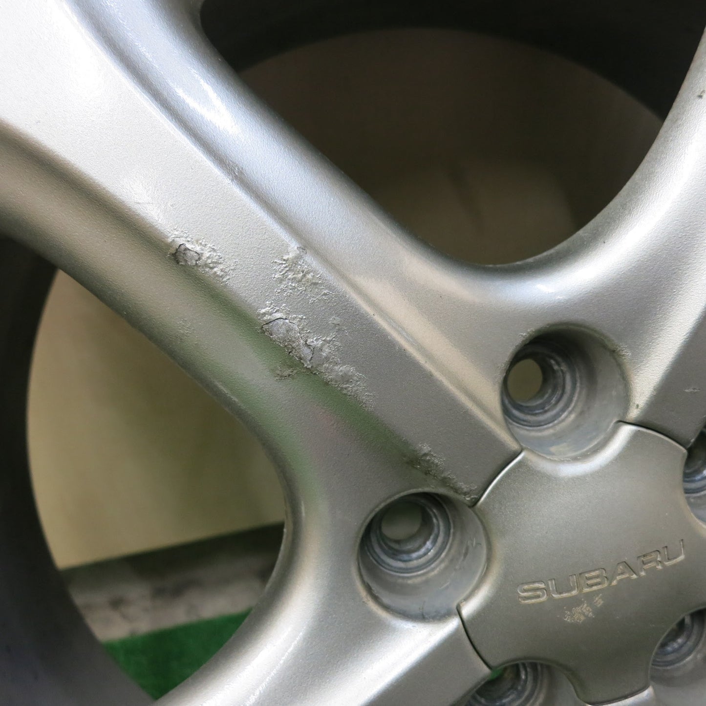 [送料無料]バリ溝！19年！9.5分★スバル BH系 レガシィ 純正 205/50R17 スタッドレス ブリヂストン ブリザック VRX2 17インチ PCD100/5H★3042804ヒス