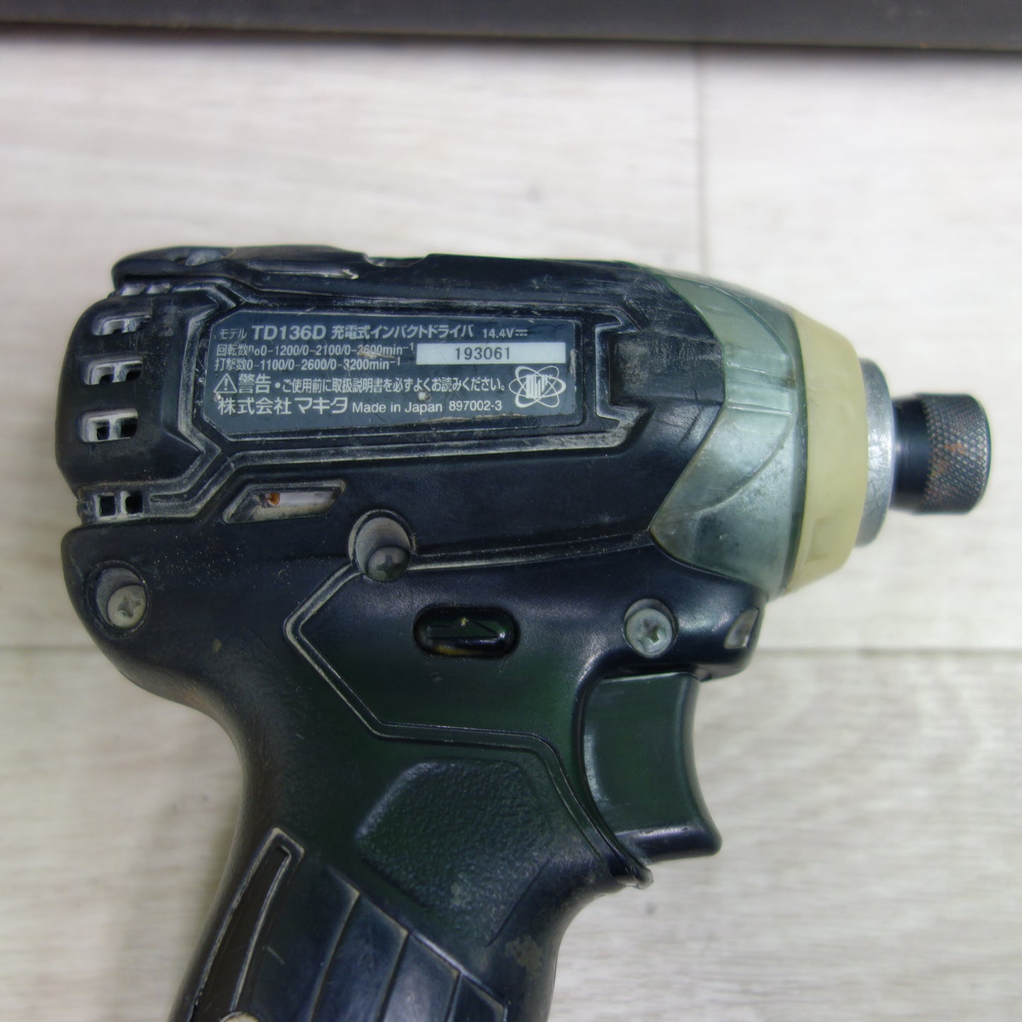 [送料無料] 動作品☆makita マキタ 充電式 インパクトドライバ 14.4V TD136D 本体のみ☆