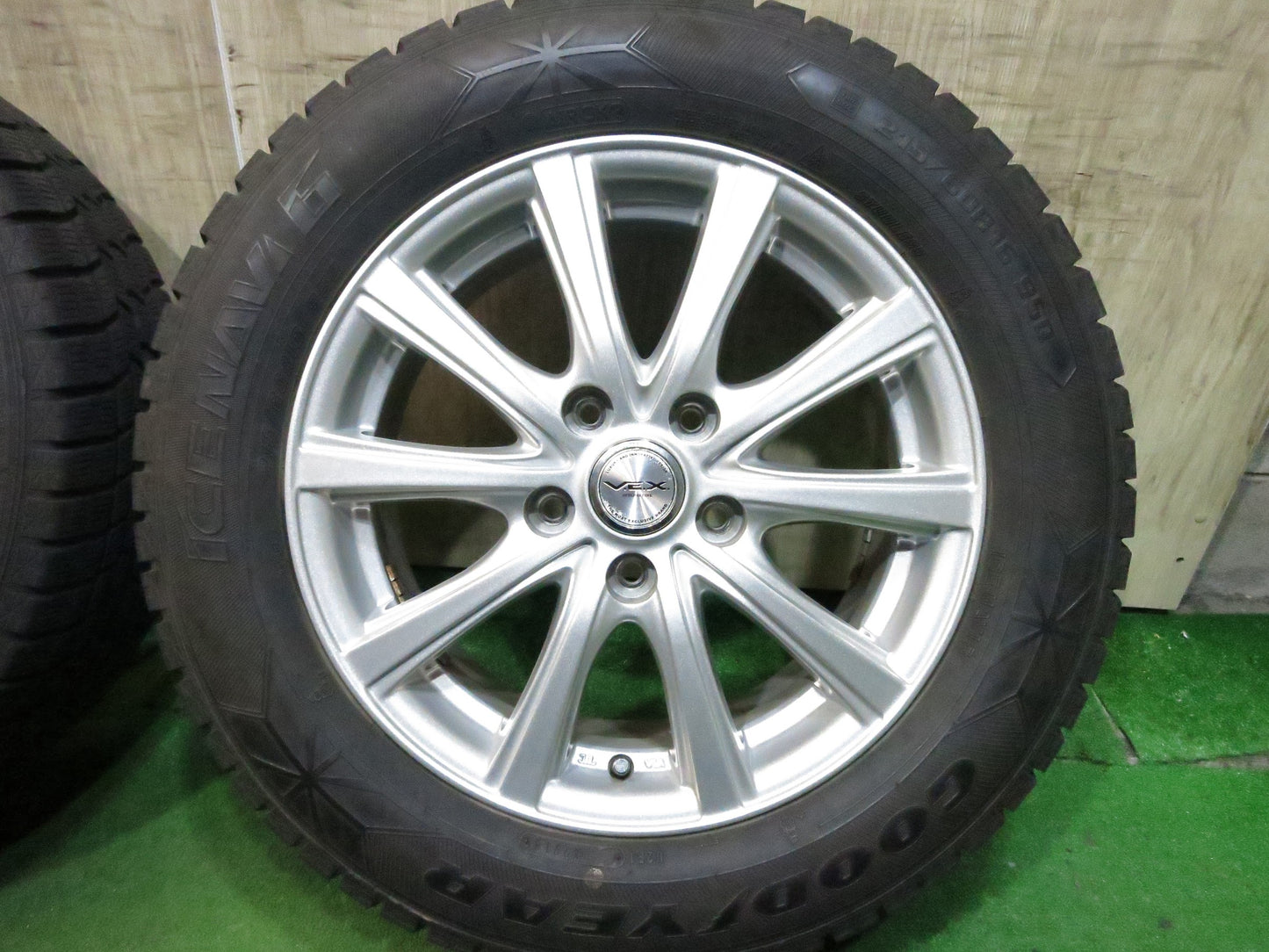 [送料無料]バリ溝！キレイ！9分★スタッドレス 215/60R16 グッドイヤー アイスナビ6 V.E.X. VEX 社外 アルミ 16インチ PCD114.3/5H★3020702Hス