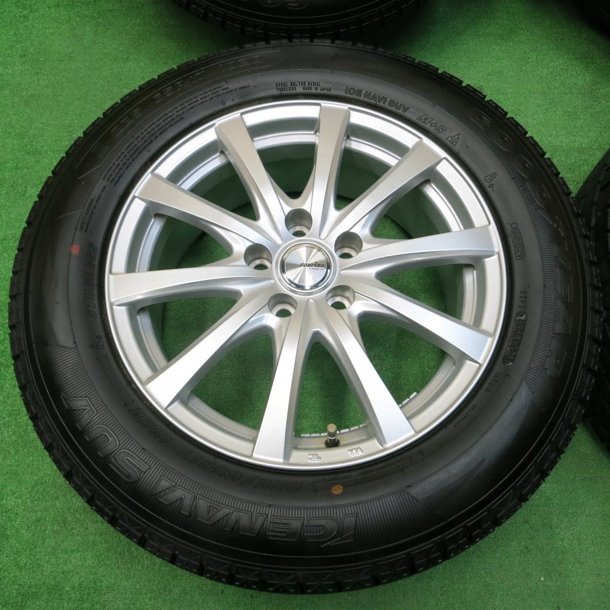 [送料無料] 超バリ溝！21年！キレイ！ほぼ10分★スタッドレス 225/65R17 グッドイヤーアイスナビSUV ravrion PCD114.3/5H★3112908イス