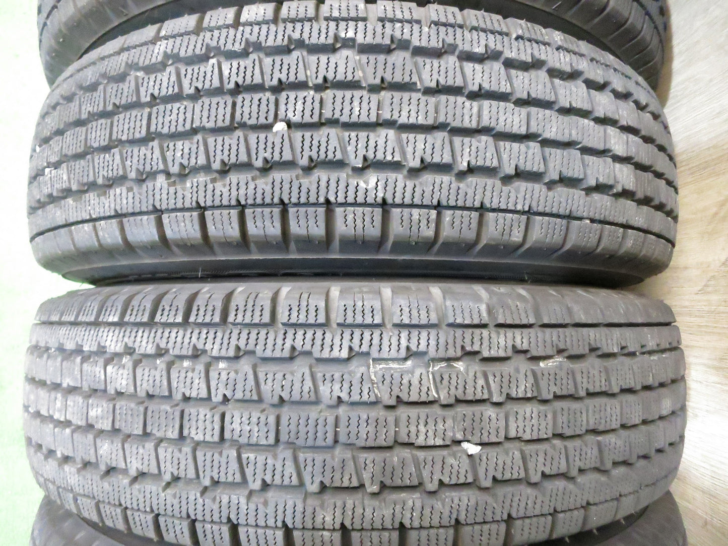 [送料無料]バリ溝！20年！キレイ！8.5分★スタッドレス 145R12 ブリヂストン W300 TOPY スチール ホイール 12インチ PCD100/4H★3022701Hス