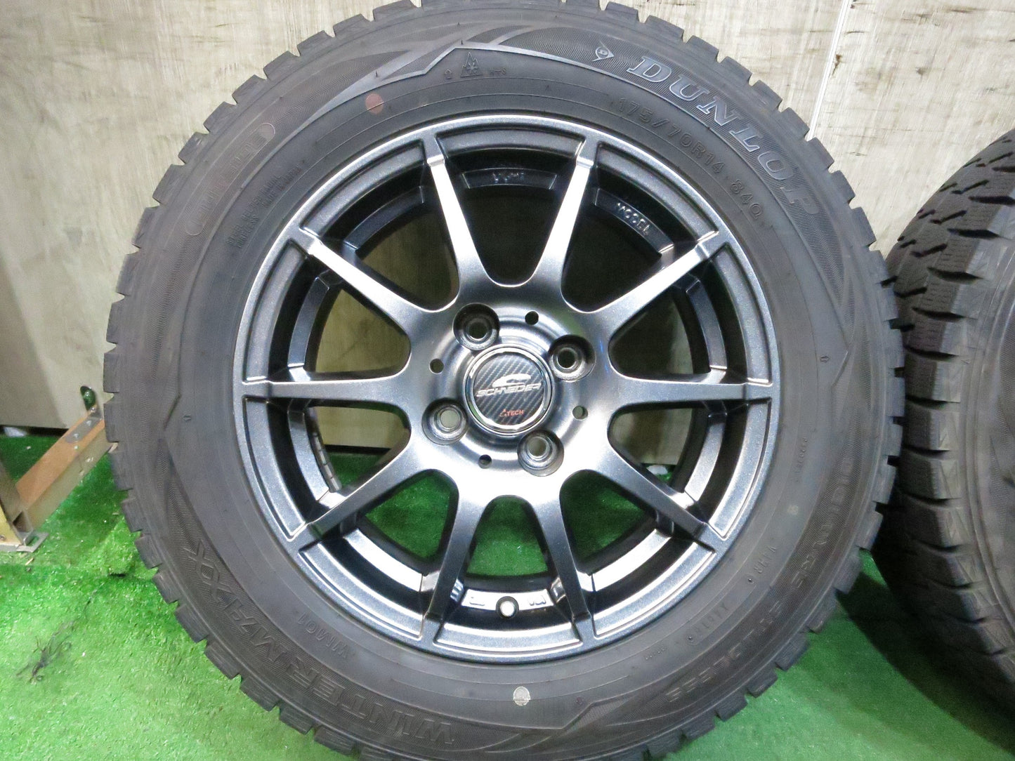 [送料無料]バリ溝！キレイ！9分★スタッドレス 175/70R14 ダンロップ ウインターマックス WM01 SCHNEIDER ATECH シュナイダー 14インチ PCD100/4H★3020807Hス