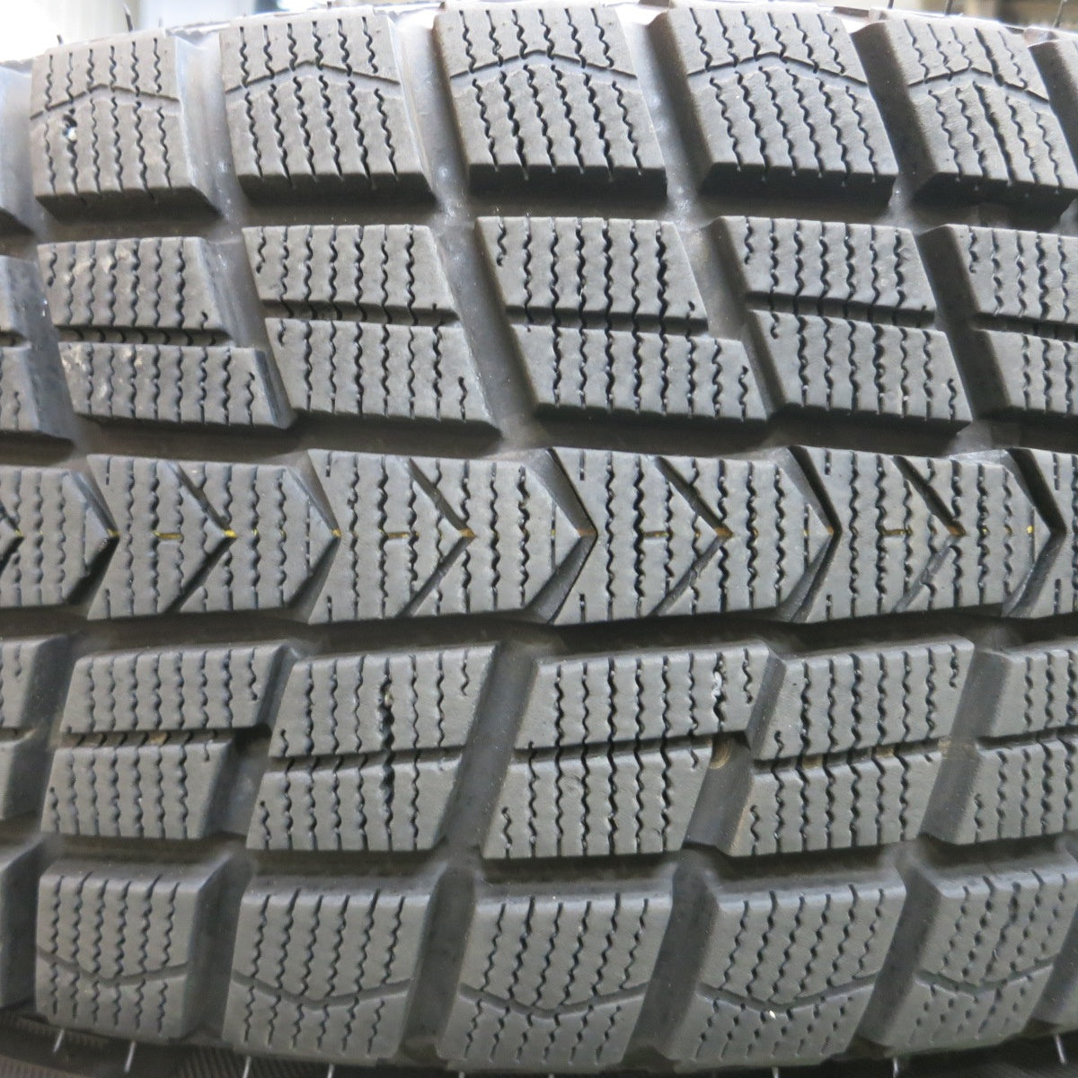*送料無料* バリ溝！22年！キレイ！9.5分★スタッドレス 225/65R17 ネクセン ウィンガード アイス SUV LOXARNY SPORT BADX ロクサーニ PCD114.3/5H★4022009イス