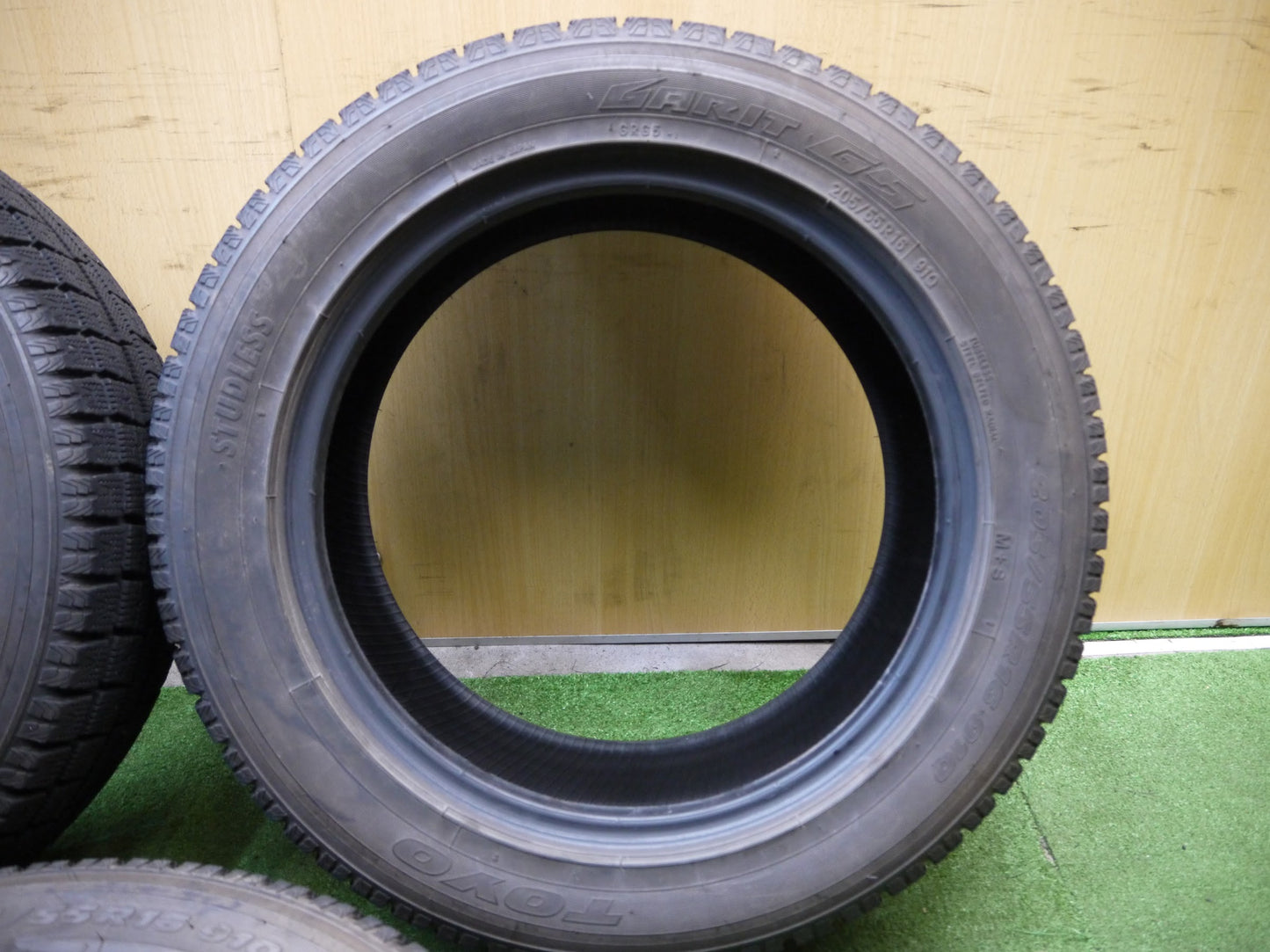 [送料無料]バリ溝！19年！9.5分★スタッドレス 205/55R16 トーヨー ガリット G5 タイヤ 16インチ ノア ヴォクシー レガシィ インプレッサ 等★2050306クスタ