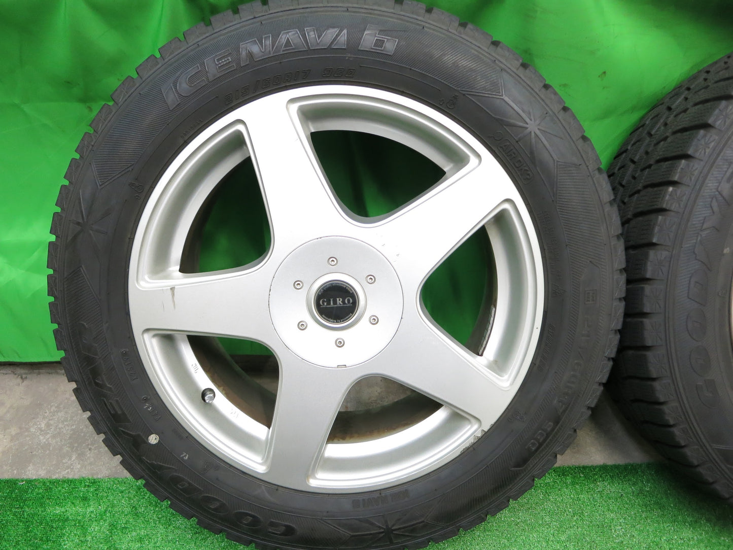 [送料無料]バリ溝！19年！9.5分★スタッドレス 215/60R17 グッドイヤー アイスナビ6 GIRO 17インチ PCD100 114.3/5H★2090201ヒス