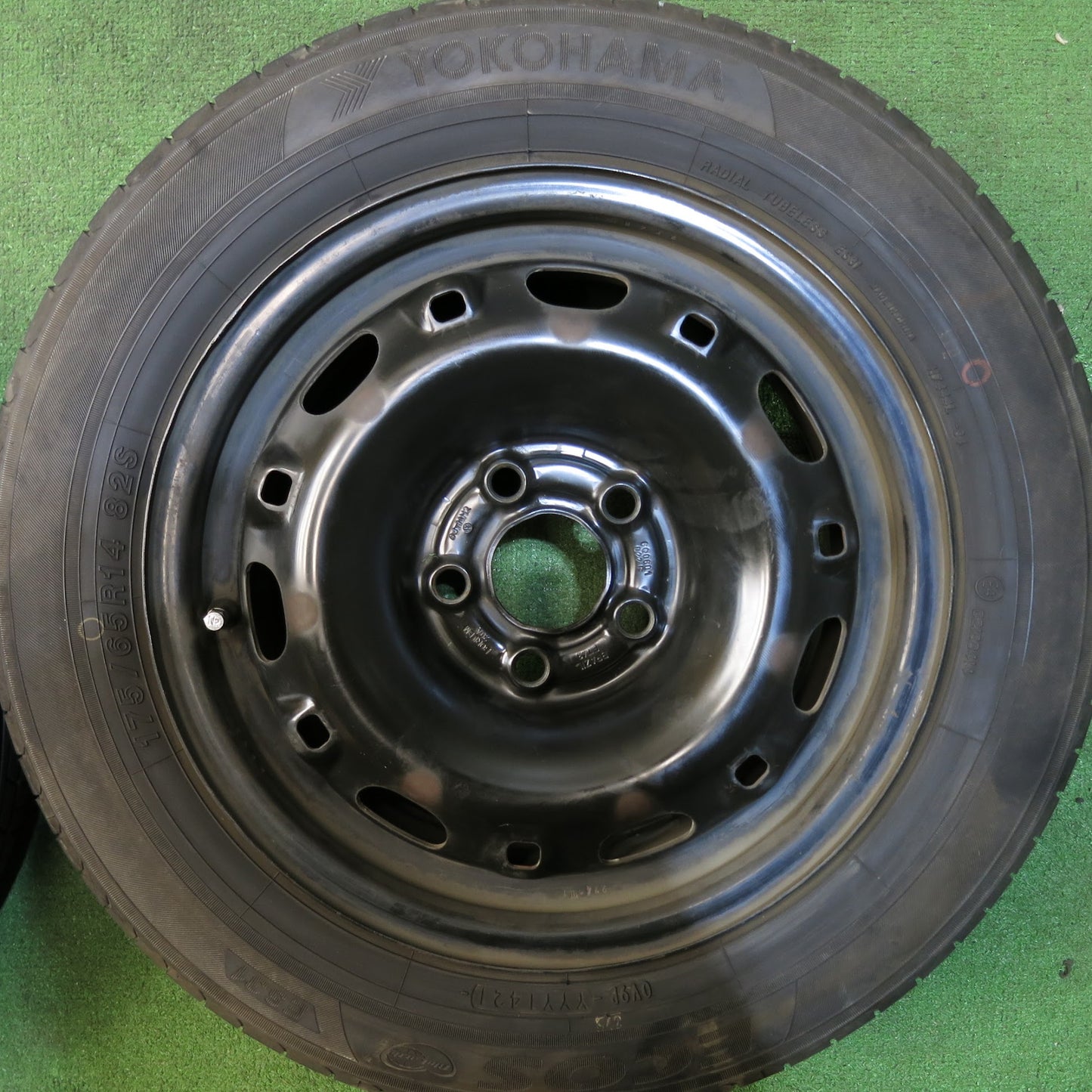 [送料無料]バリ溝！21年！9.5分★ワーゲン ポロ 純正 スチール 175/65R14 ヨコハマ エコス ES31 14インチ PCD100/5H★3042411Hノ