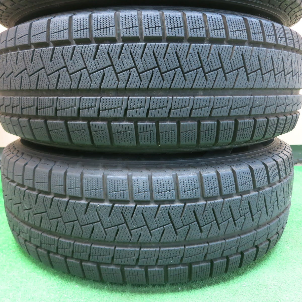 [送料無料]バリ溝！20年！キレイ！9.5分★Lehrmeister ESTROSA DF-10 225/65R17 スタッドレス ピレリ アイスアシンメトリコ プラス PCD114.3/5H★3061302イス