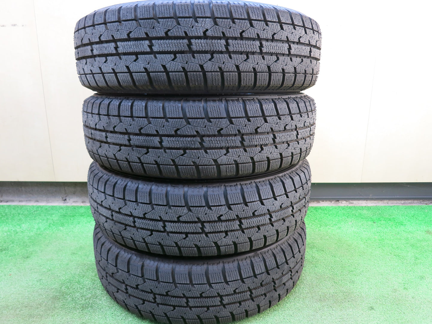 [送料無料]バリ溝！22年！キレイ！ほぼ10分★スタッドレス 155/65R14 トーヨー オブザーブ ガリットGIZ VEMOTION Vエモーション 14インチ PCD100/4H★3031105ヒス