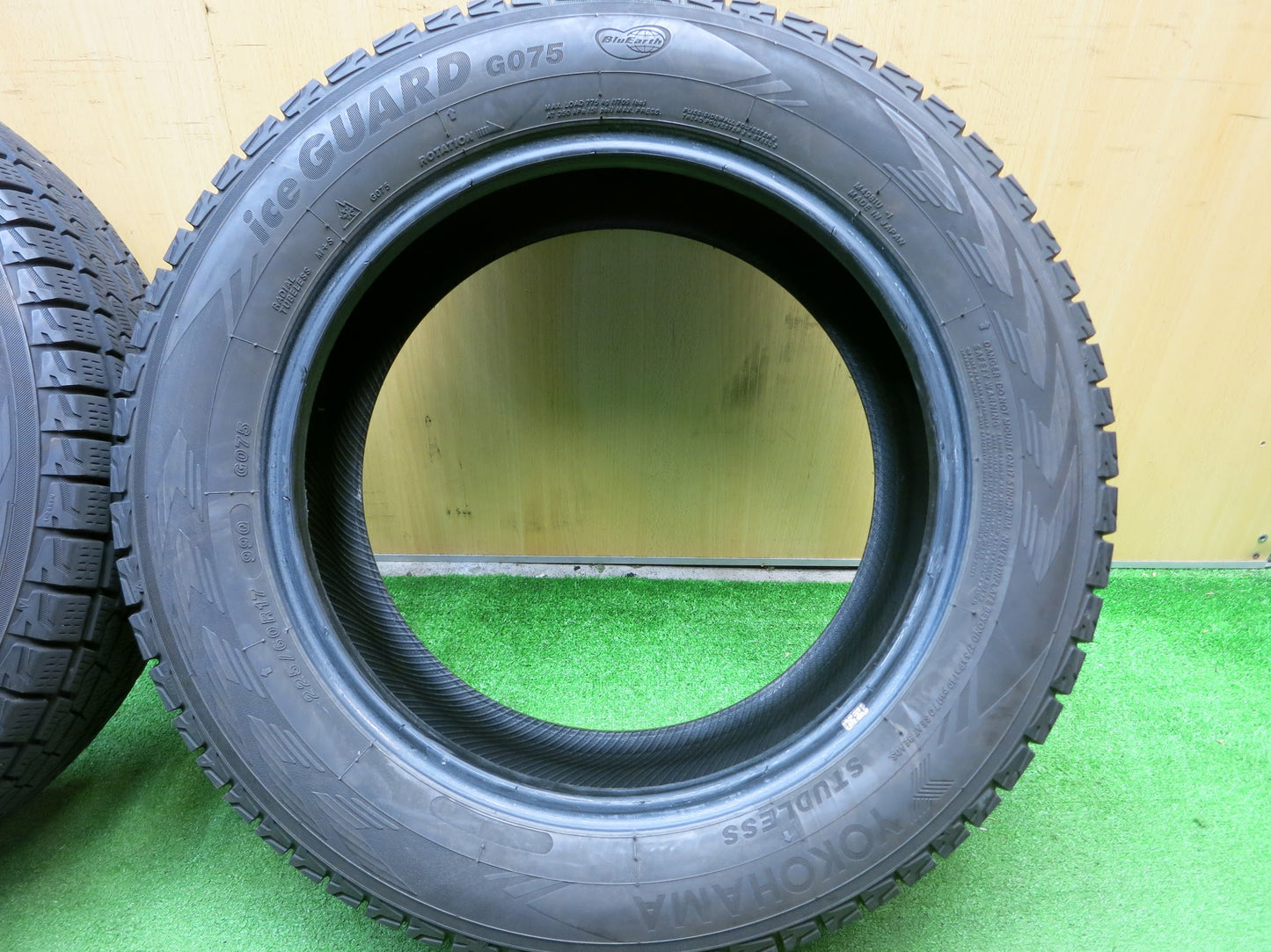 [送料無料]バリ溝！18年！8.5分★スタッドレス 225/60R17 ヨコハマ アイスガード G075 タイヤ 17インチ アルファード RAV4 ハリアー エルグランド等★★2112203Hスタ