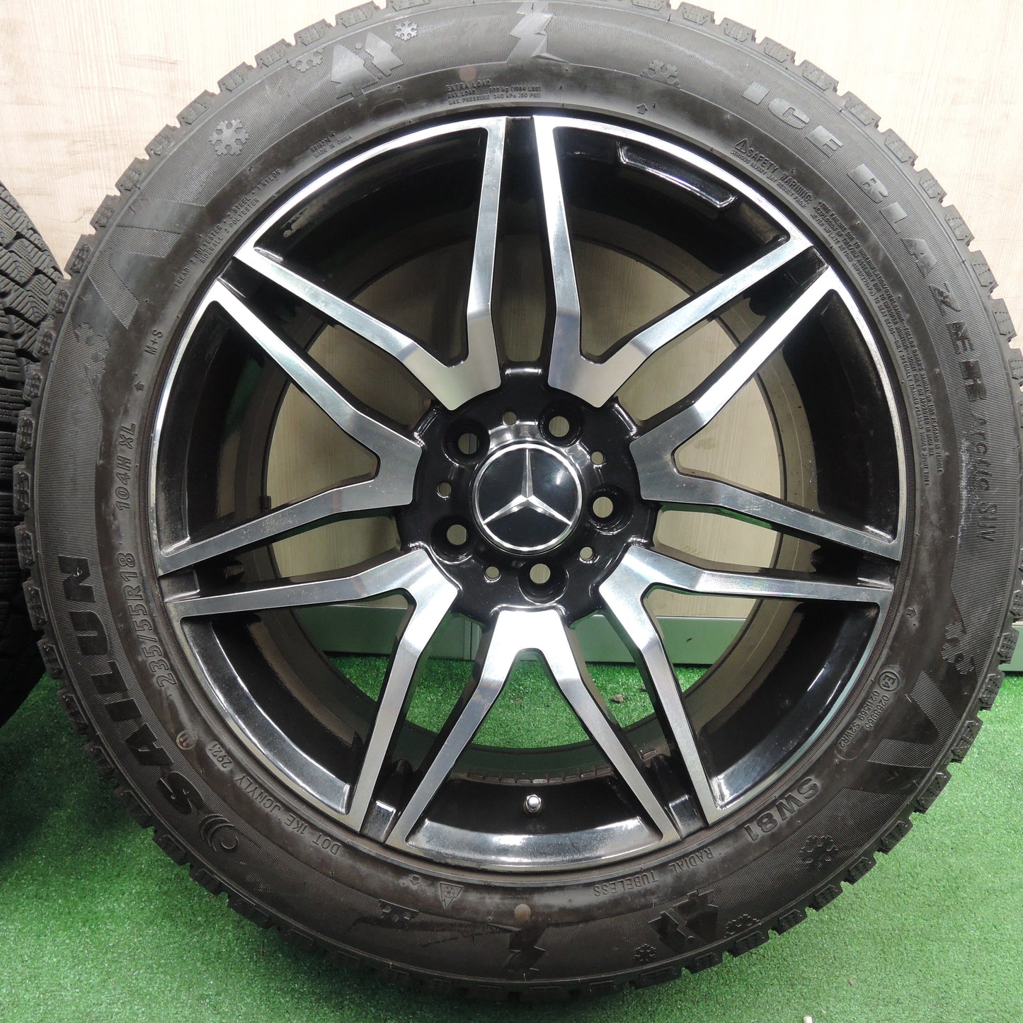 *送料無料*バリ溝！21年！ほぼ10分★ベンツ 等 235/55R18 サイルン ICE BLAZER Arctic SUV 社外 アルミ 18インチ PCD112/5H★3111801HAス
